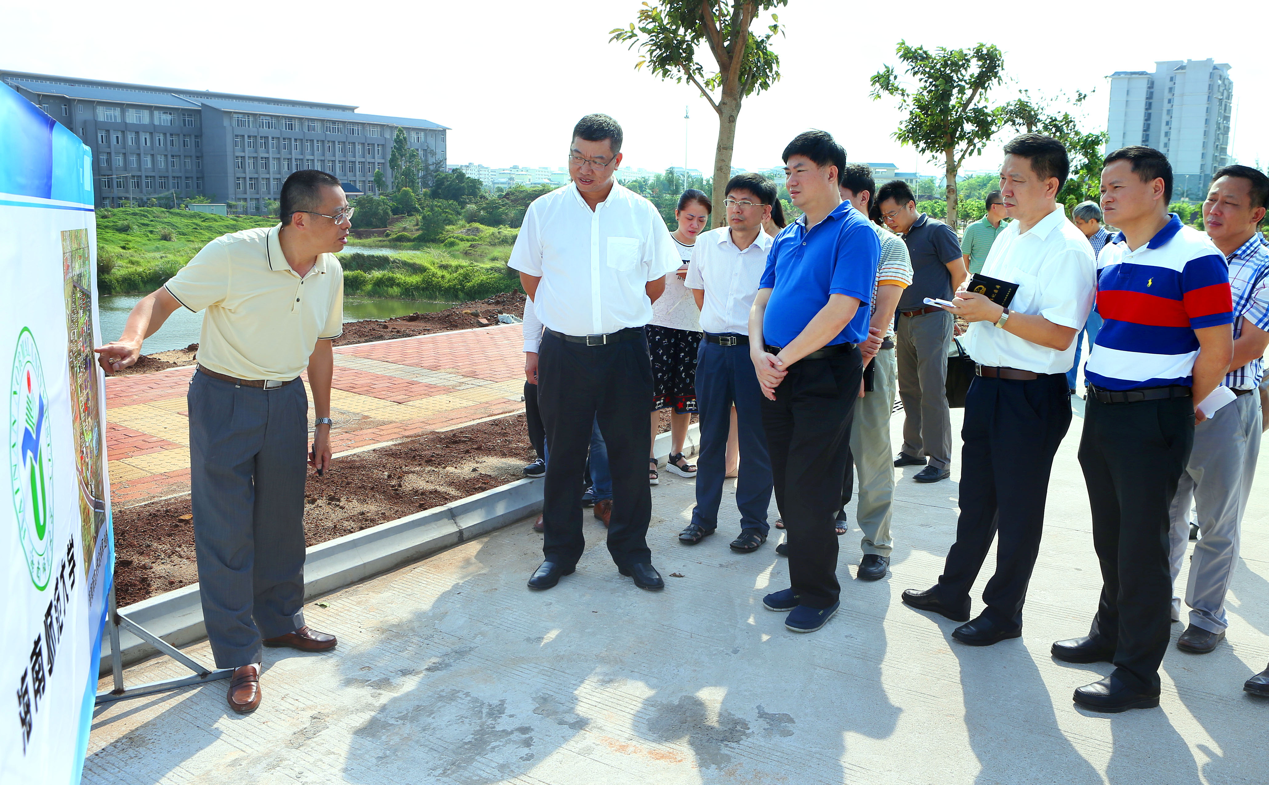 海口市副市长朱永盛到我校桂林洋校区专题调研