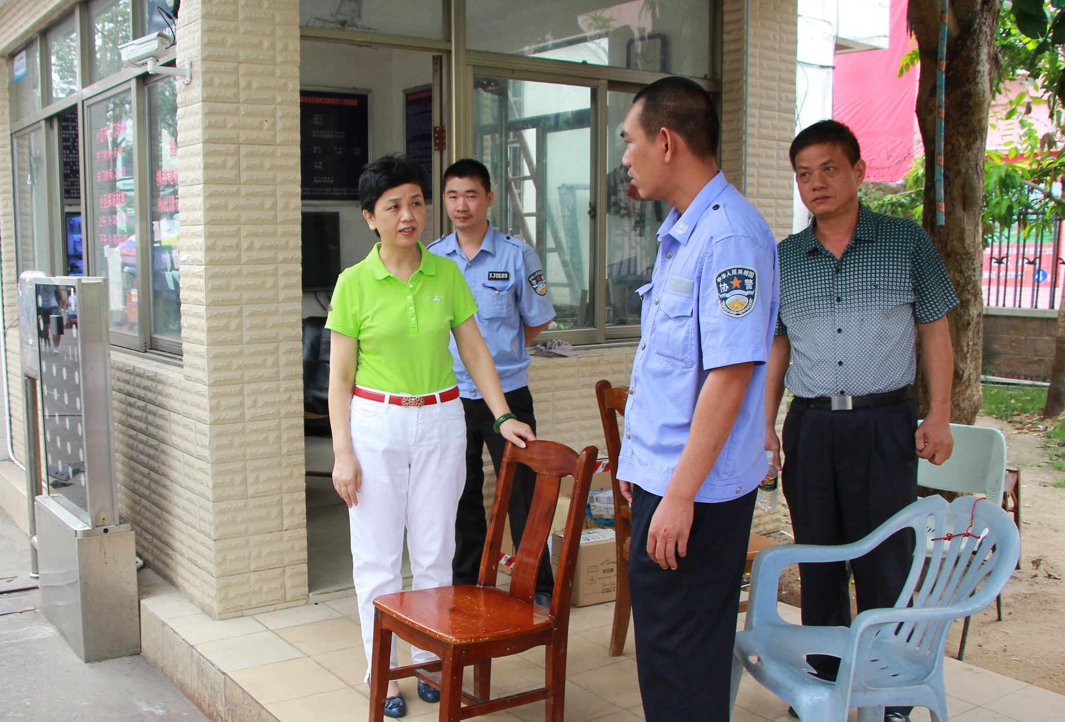 李红梅书记国庆假期走访看望师生