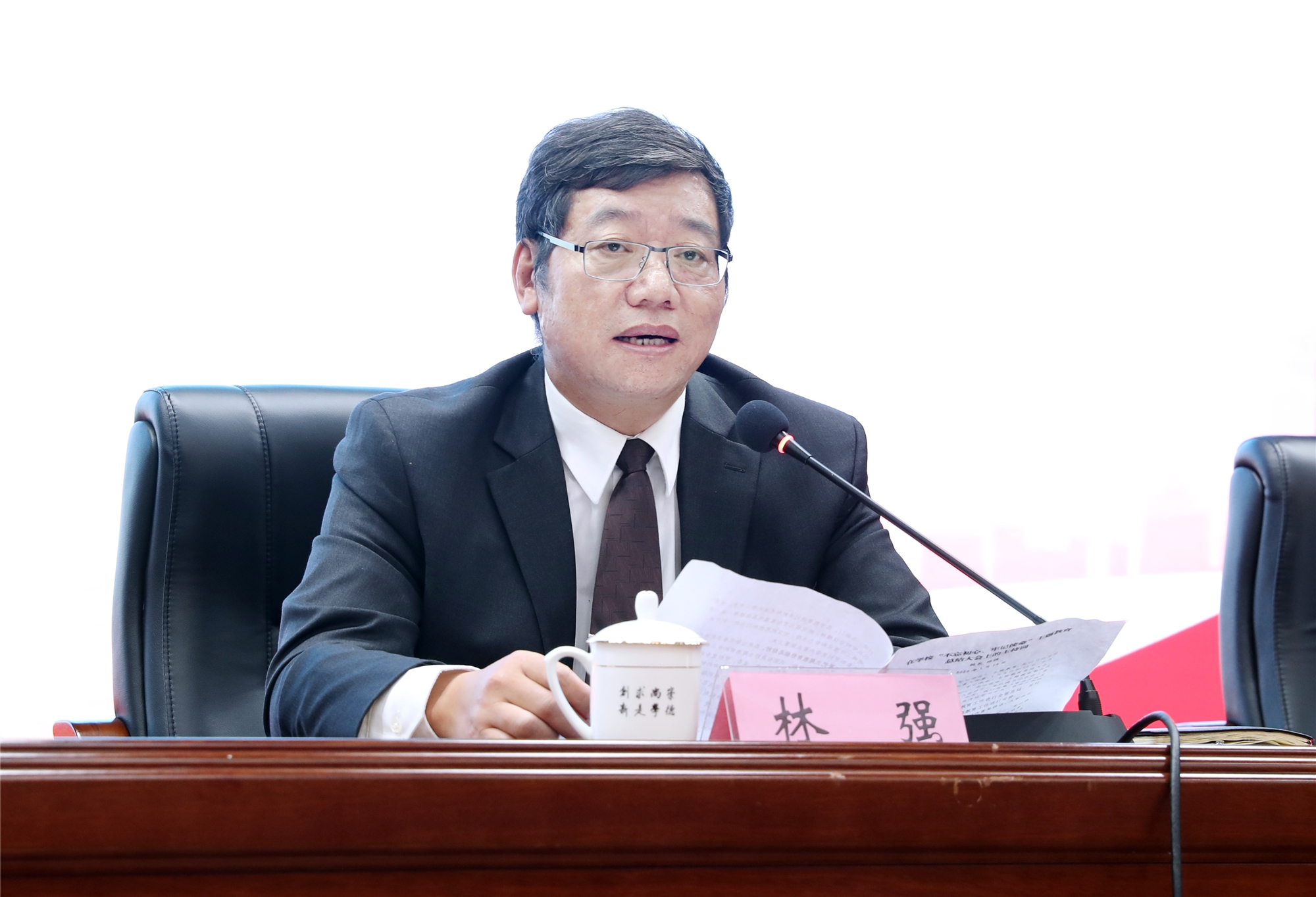 我校召开“不忘初心、牢记使命”主题教育总结大会