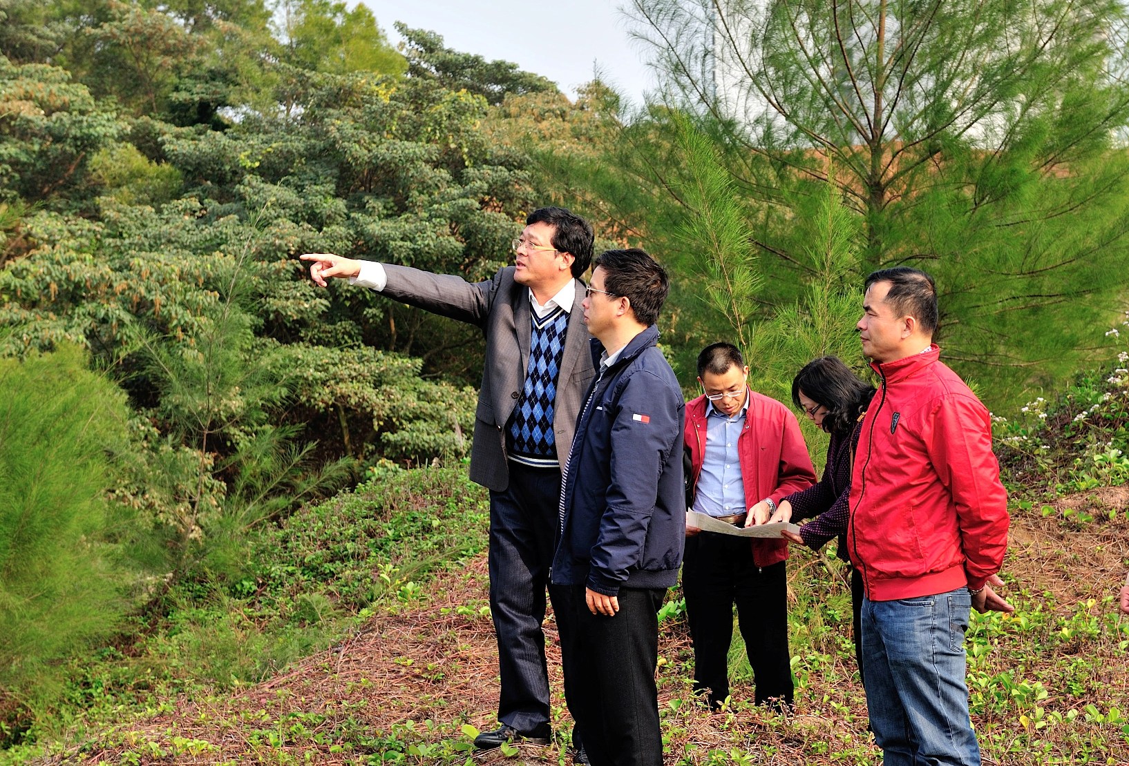 校领导考察新校区地理楼建筑用地