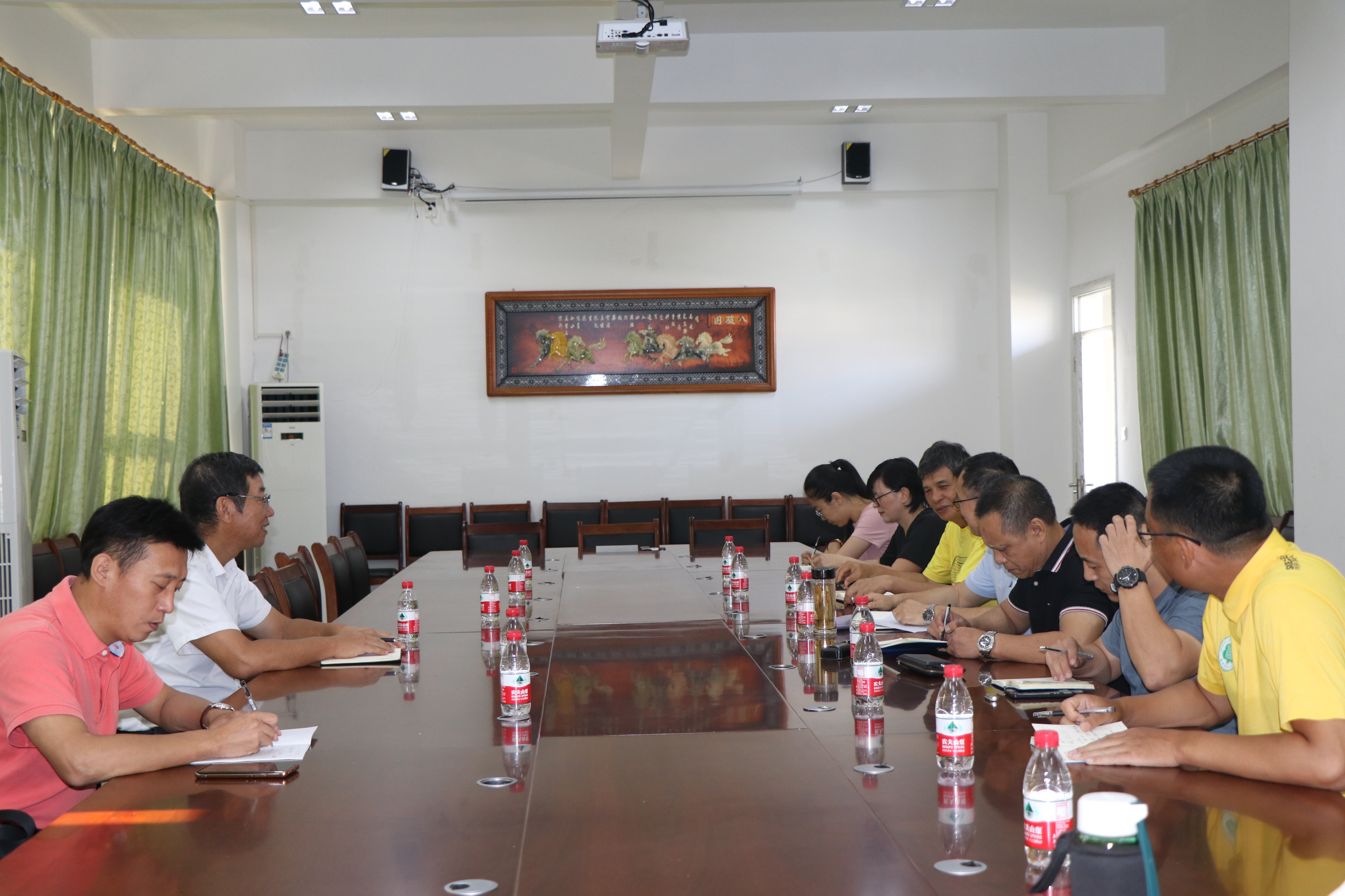 林强到体育学院调研