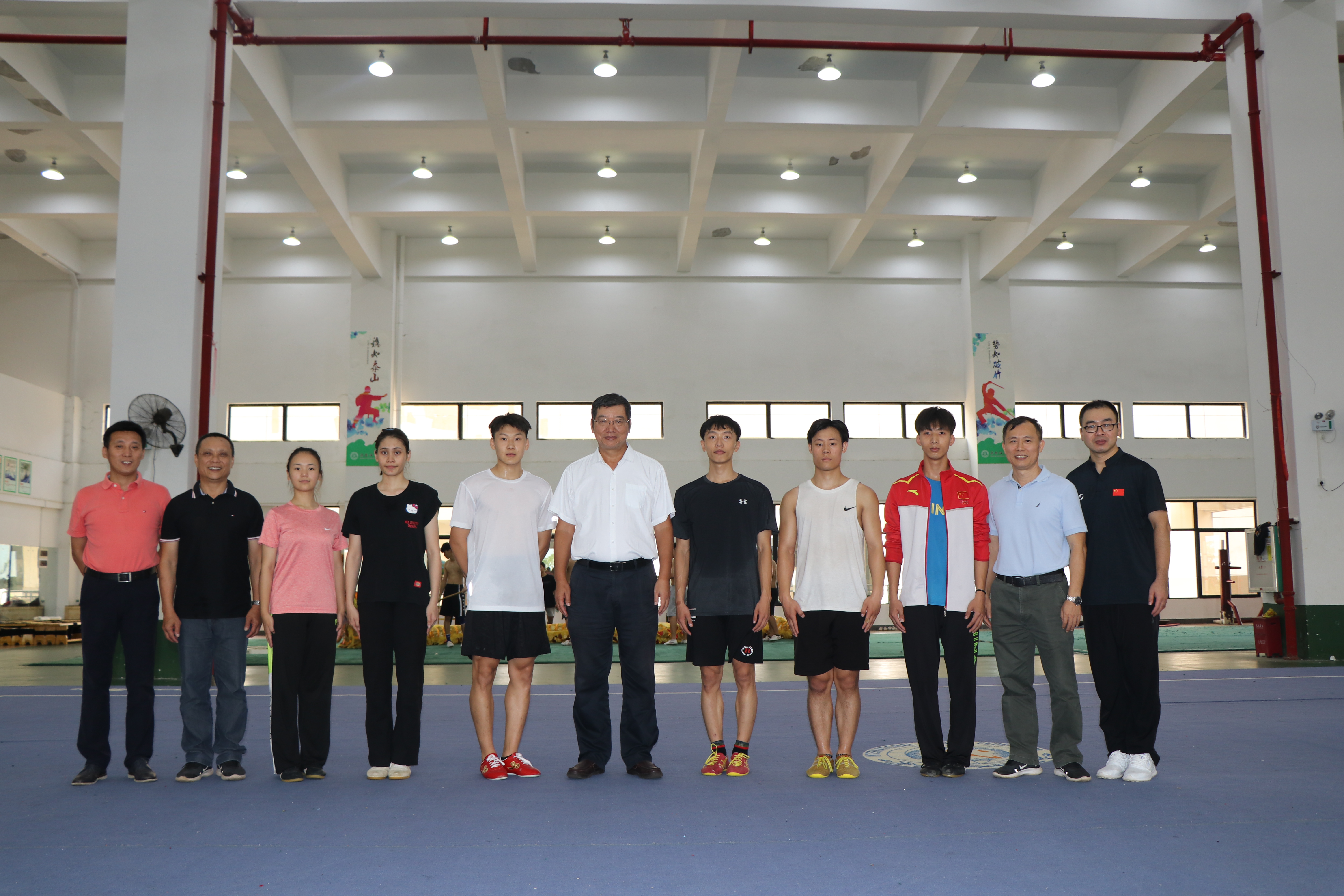 林强到体育学院调研