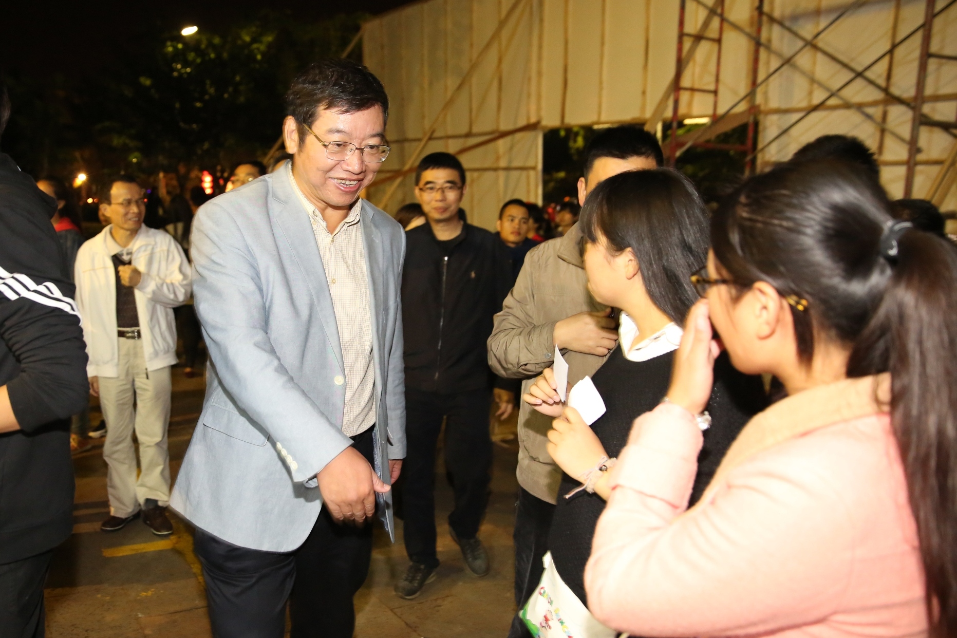 金猴报喜――我校举行2016年元旦游园