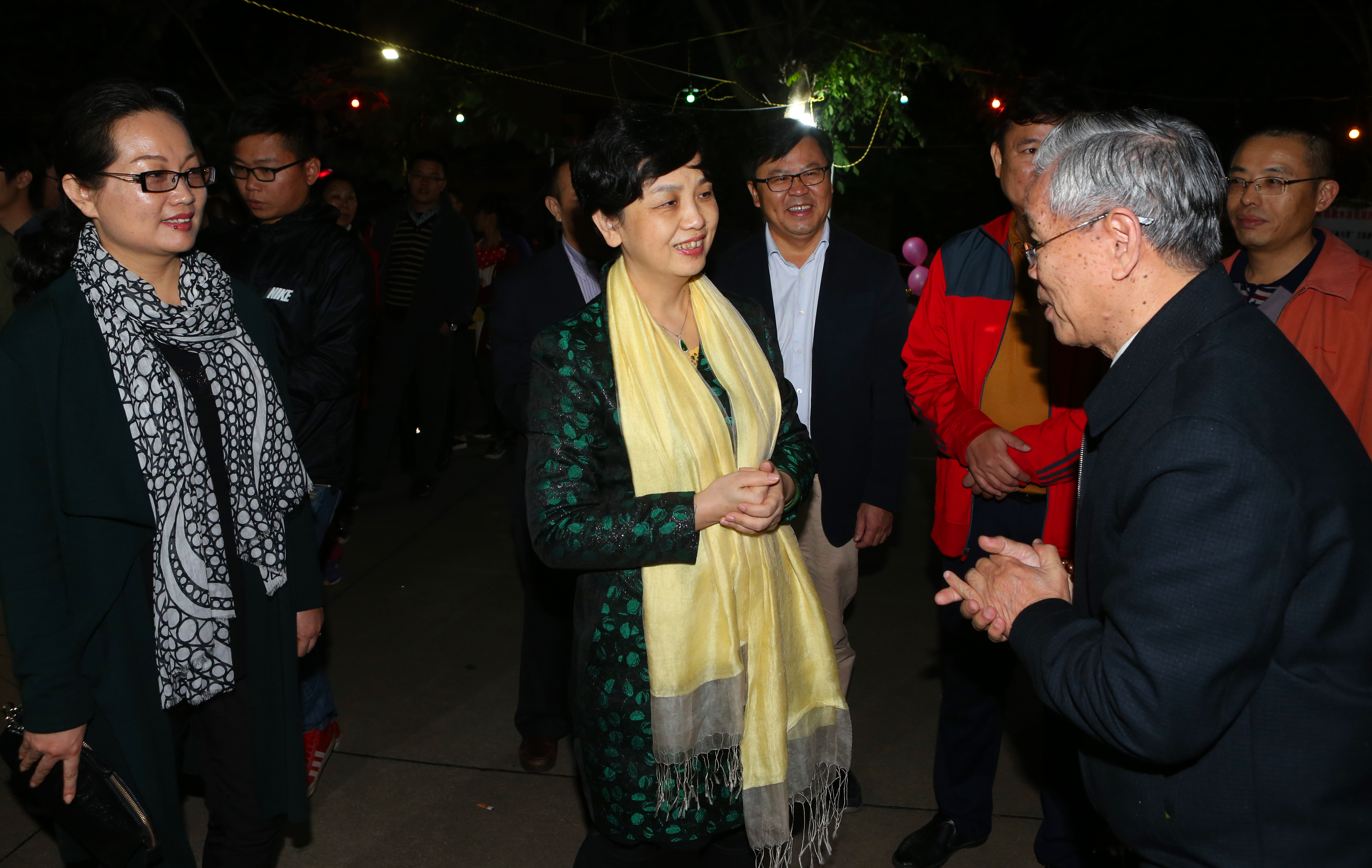 金猴报喜――我校举行2016年元旦游园