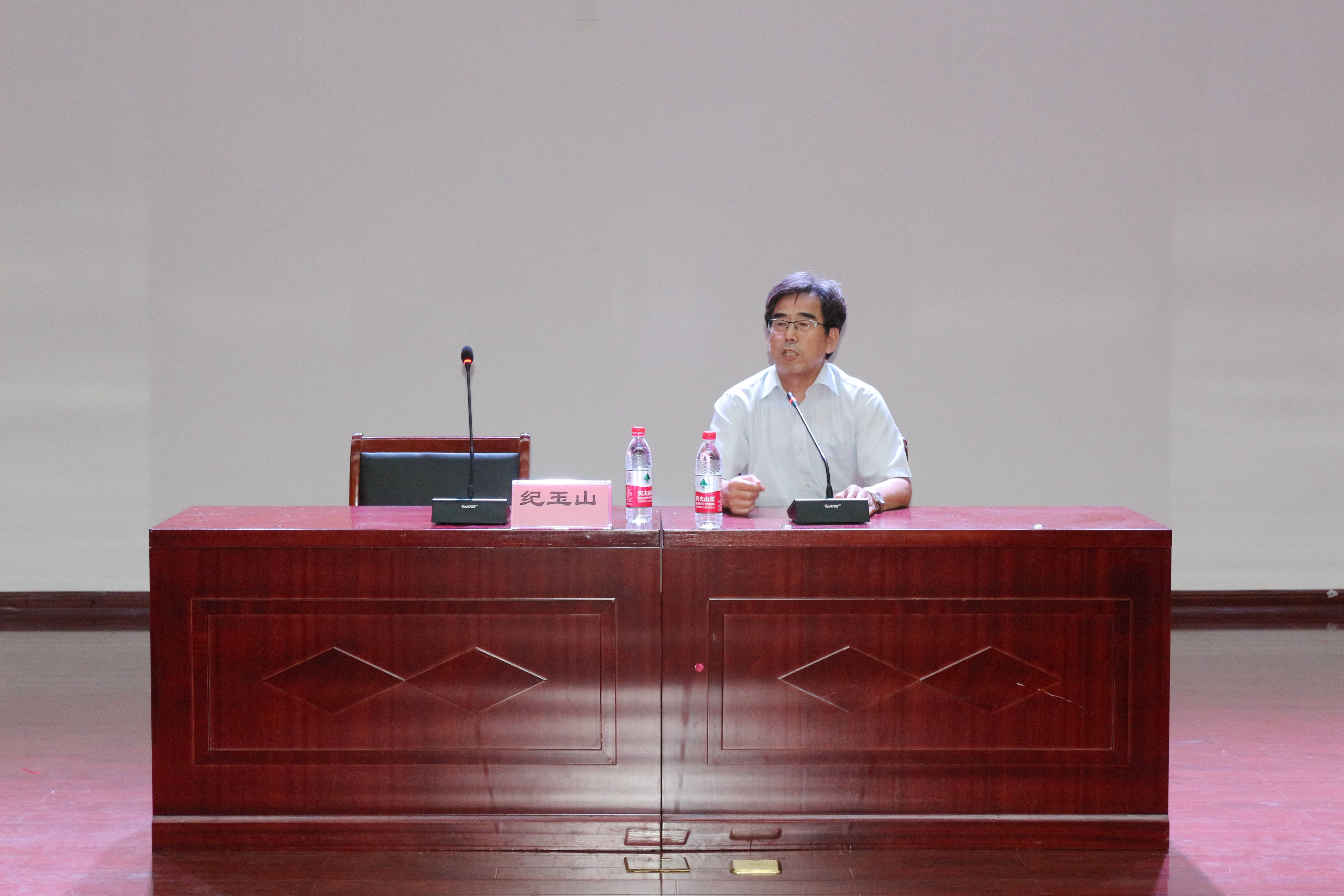 中国经济何发展 学术论坛沐春风