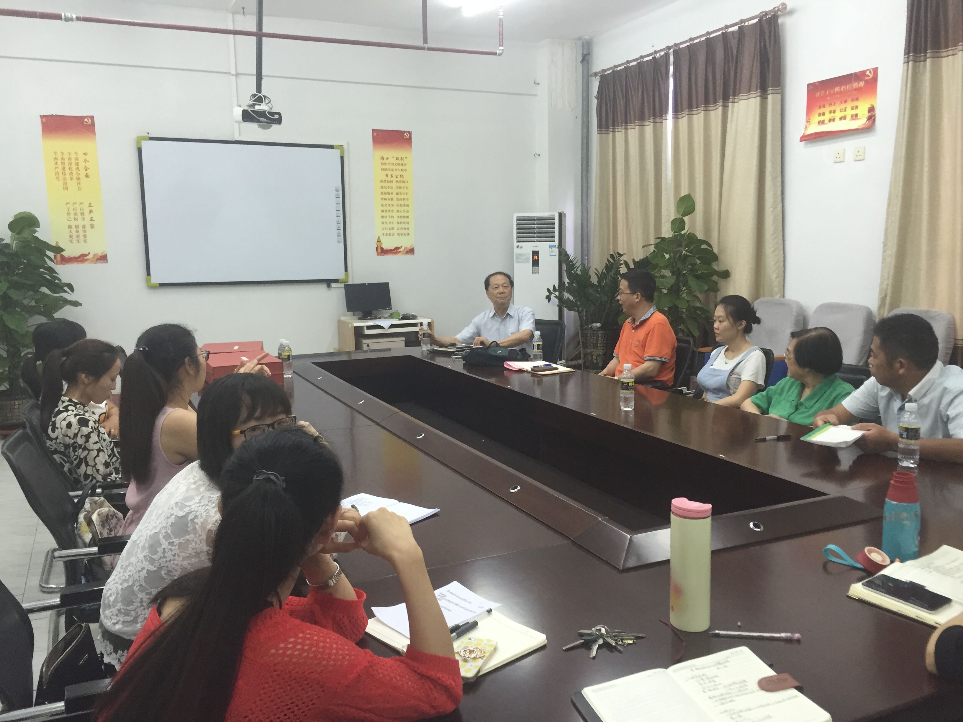 中国科学院佘之祥教授来地理与旅游学院进行学术交流