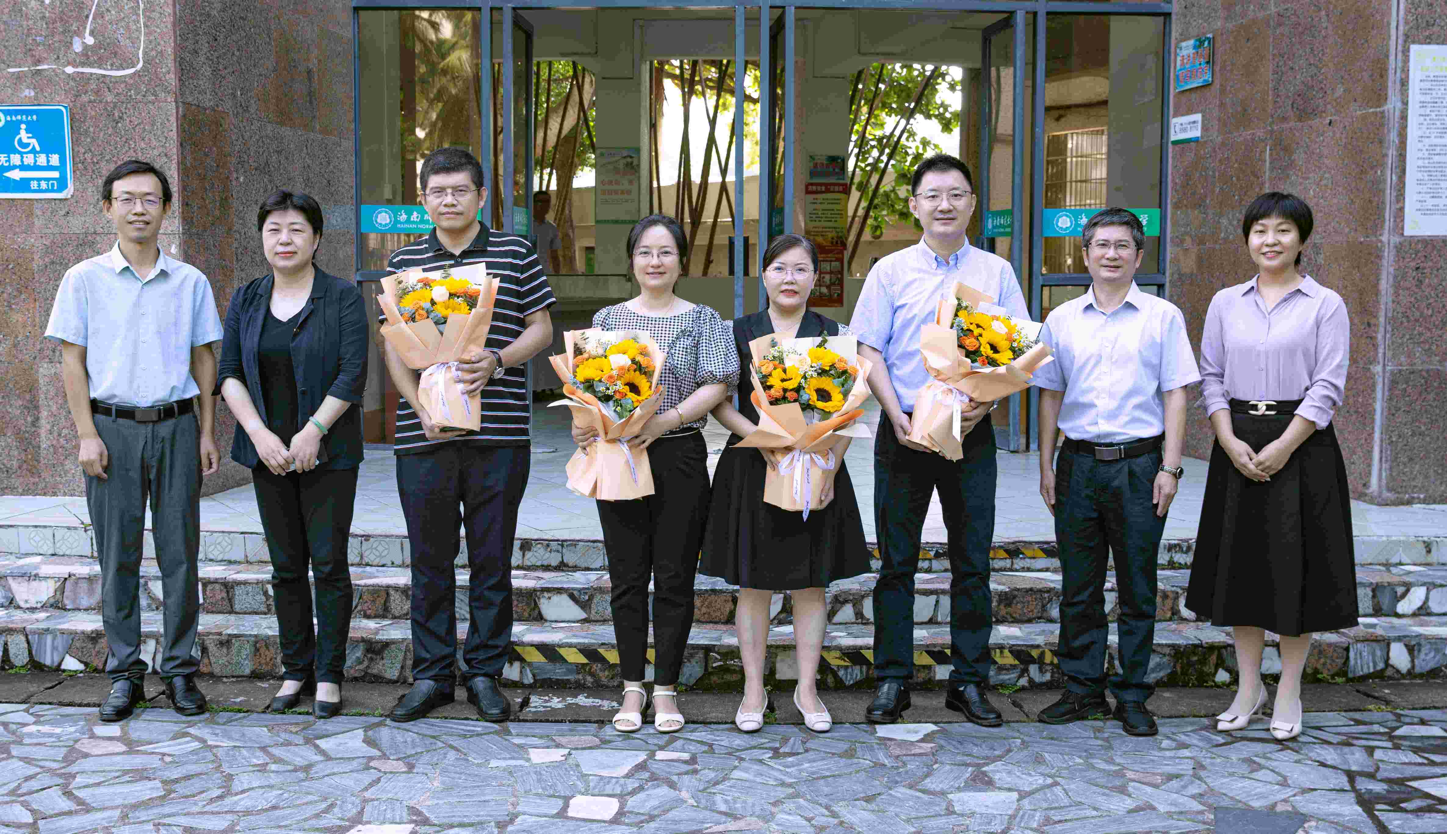 我校举行“全国科技工作者日”科技工作者座谈会