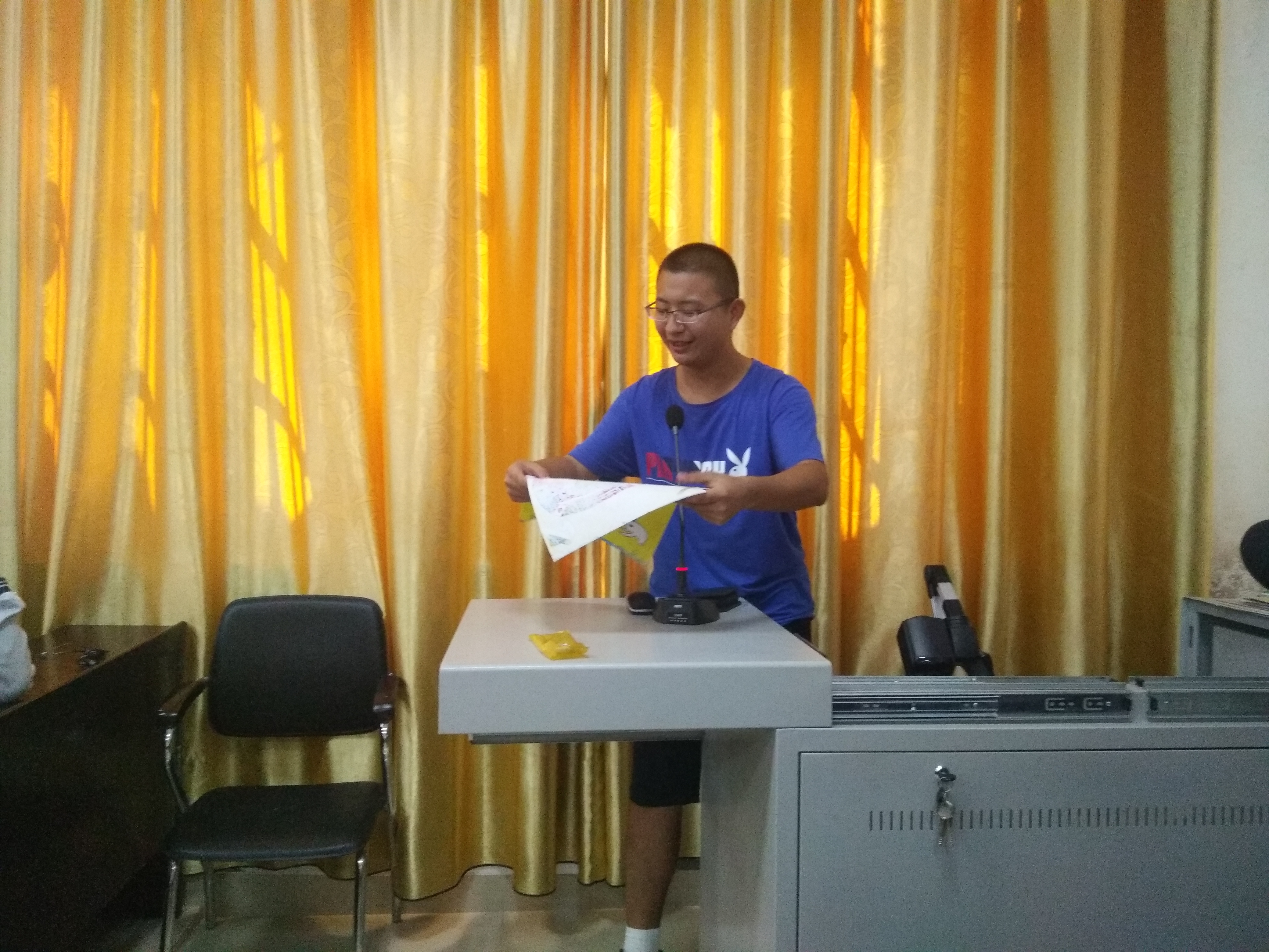 青年之声・走近物理，品味人生――记物理与电子工程学院海师附中电子制作志愿服务活动