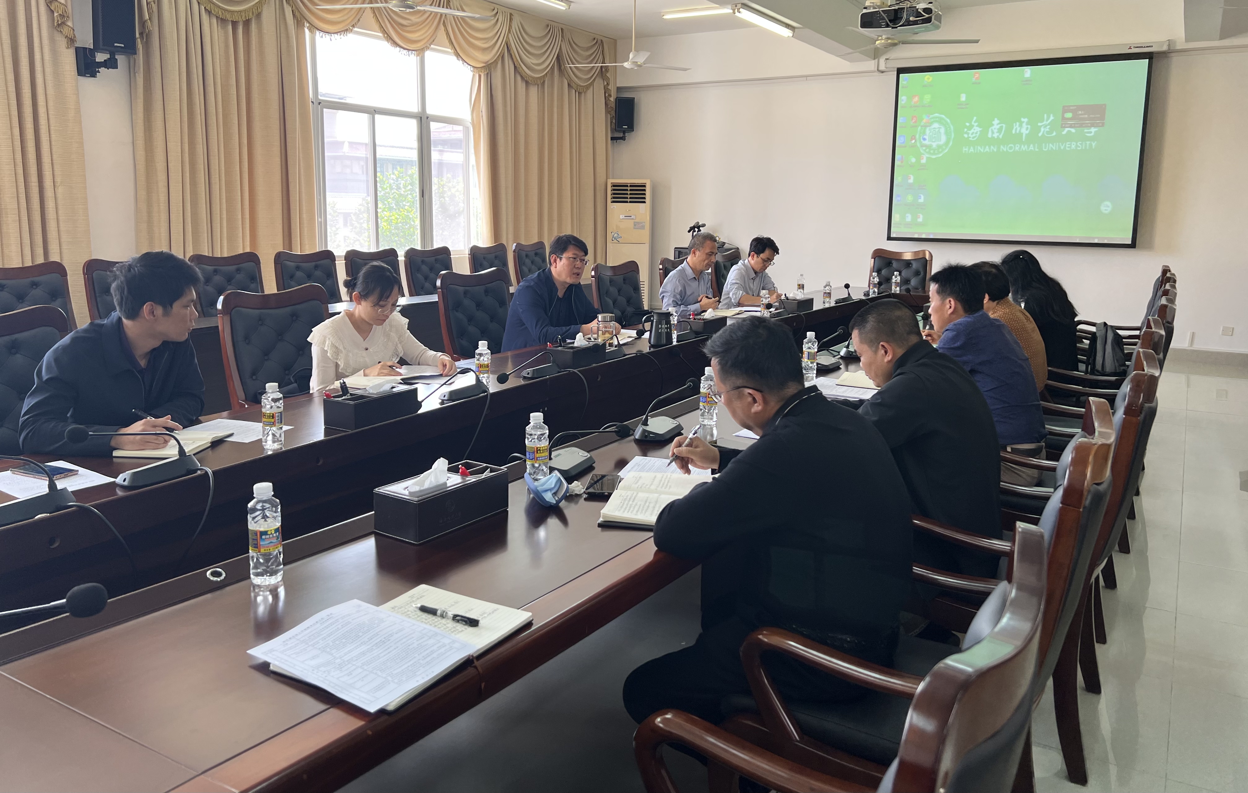 校领导召开分管部门工作推进会暨能力提升建设年活动部署会