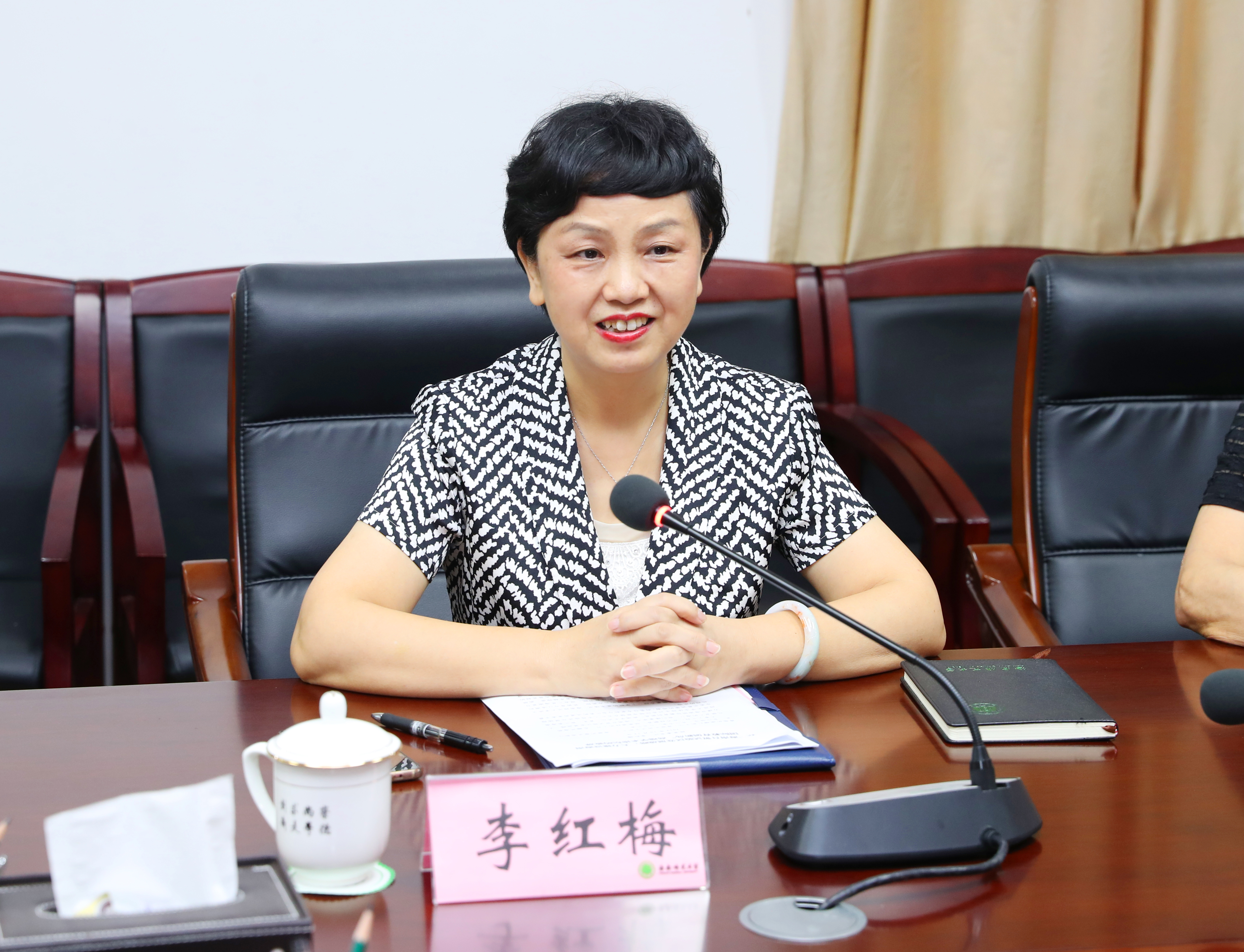 中国社会科学院民族学与人类学研究所调研组到我校调研