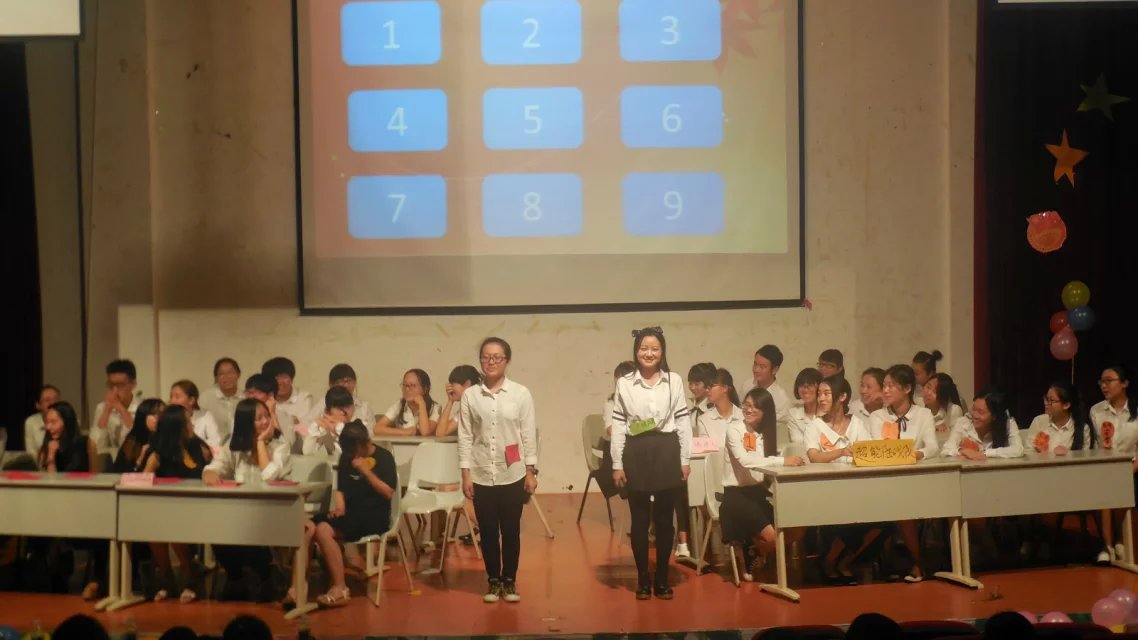 红旗飘扬 我心向党 ――外国语学院举办党团知识竞赛