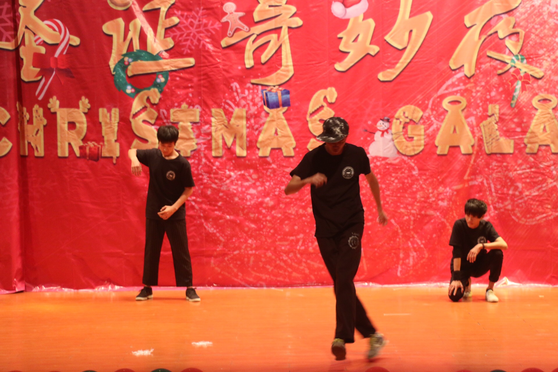 奇妙圣诞   视听盛宴——记外国语学院举办2015年圣诞晚会