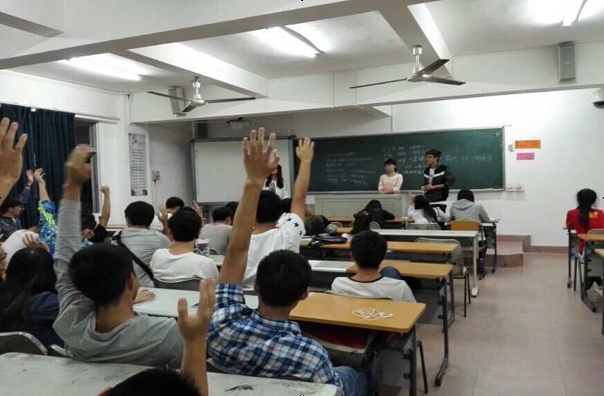 书香校园 尽享阅读――记物理与电子工程学院“经典阅读”分享交流班会