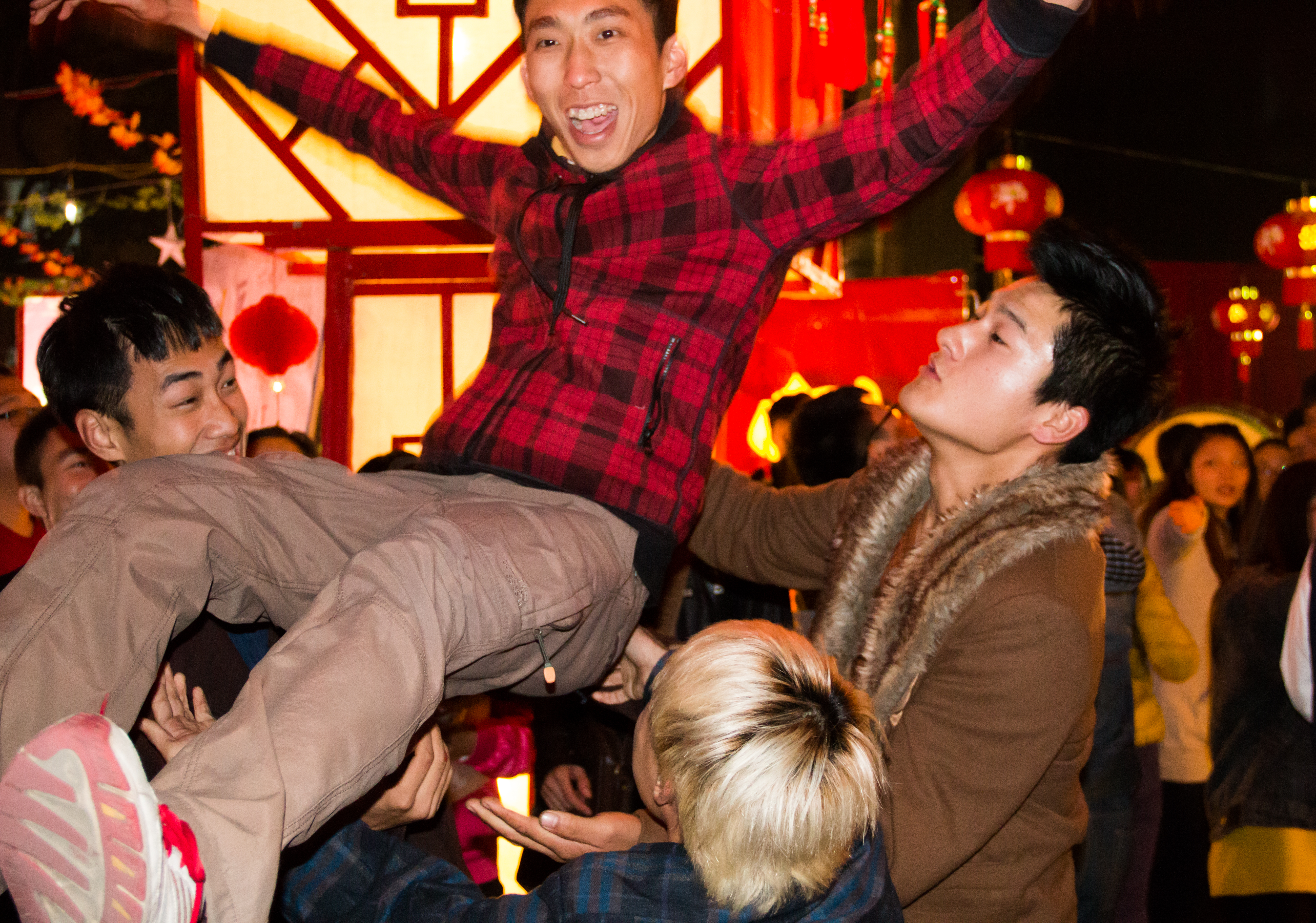 红色耀动新年，艺术传承文化——记美术学院元旦游园门活动