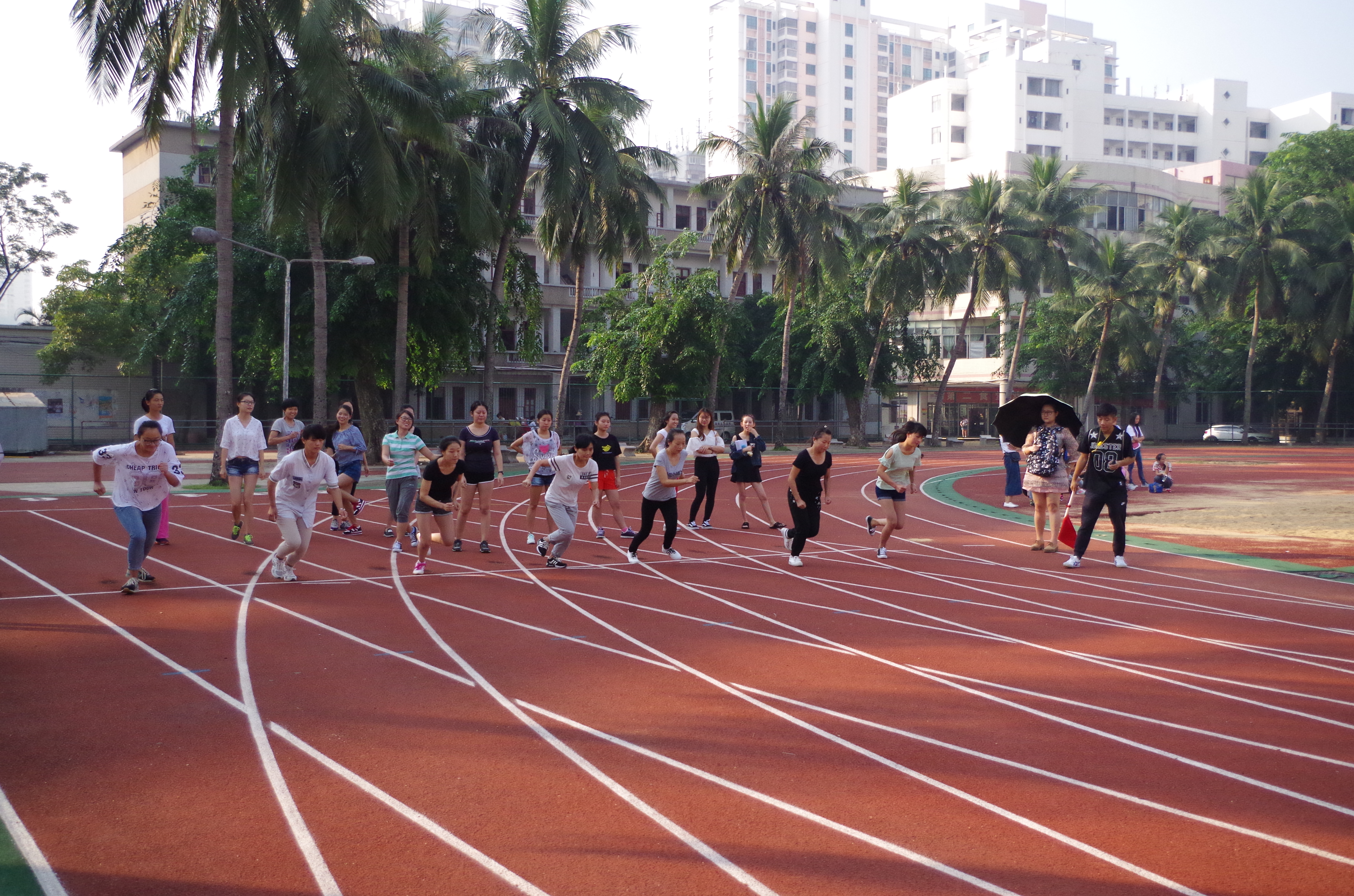 青春无极限，梦想心飞扬――记地理与旅游学院“文明健身 快乐运动”院运动会