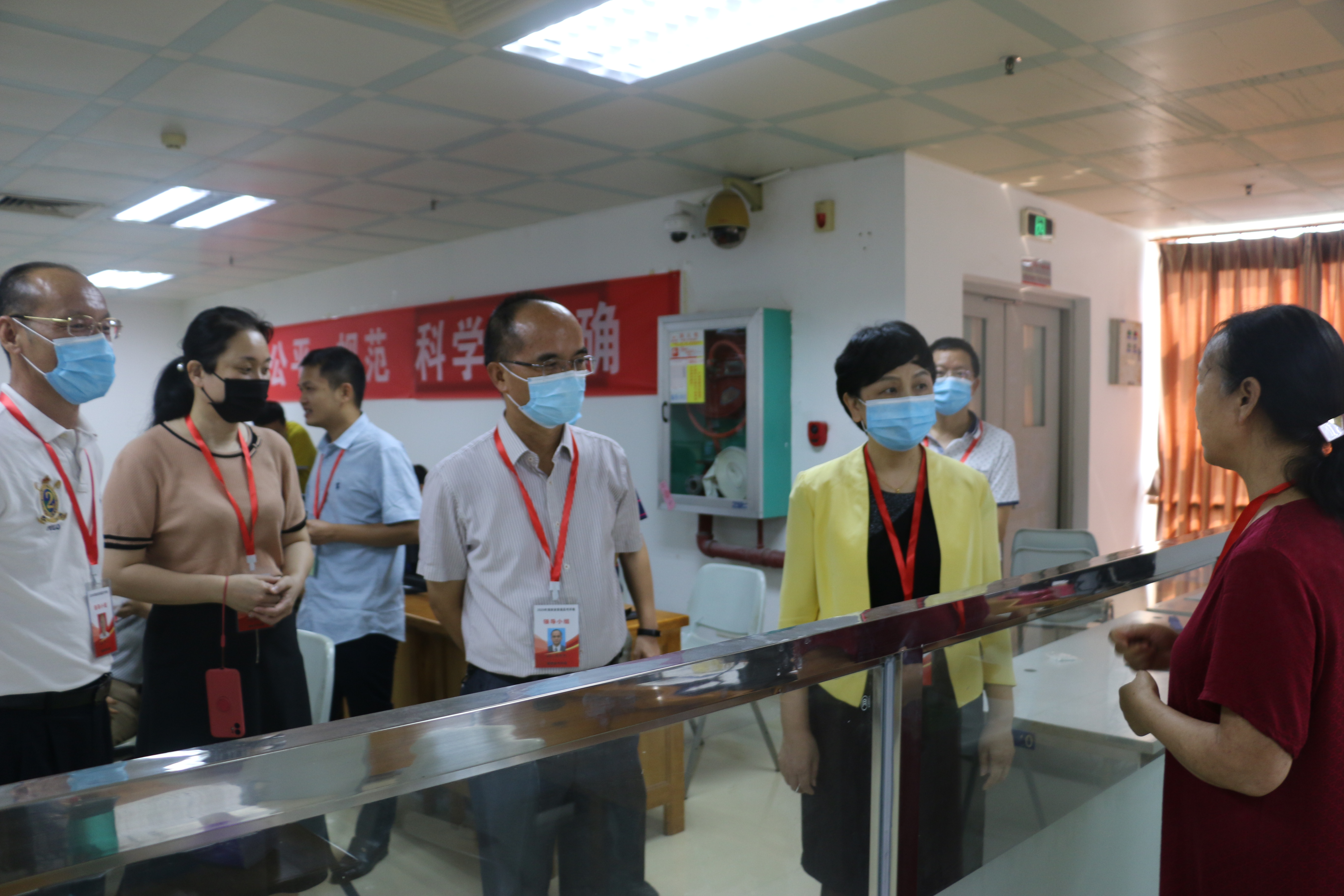 李红梅视察我省2020年高考网上评卷工作