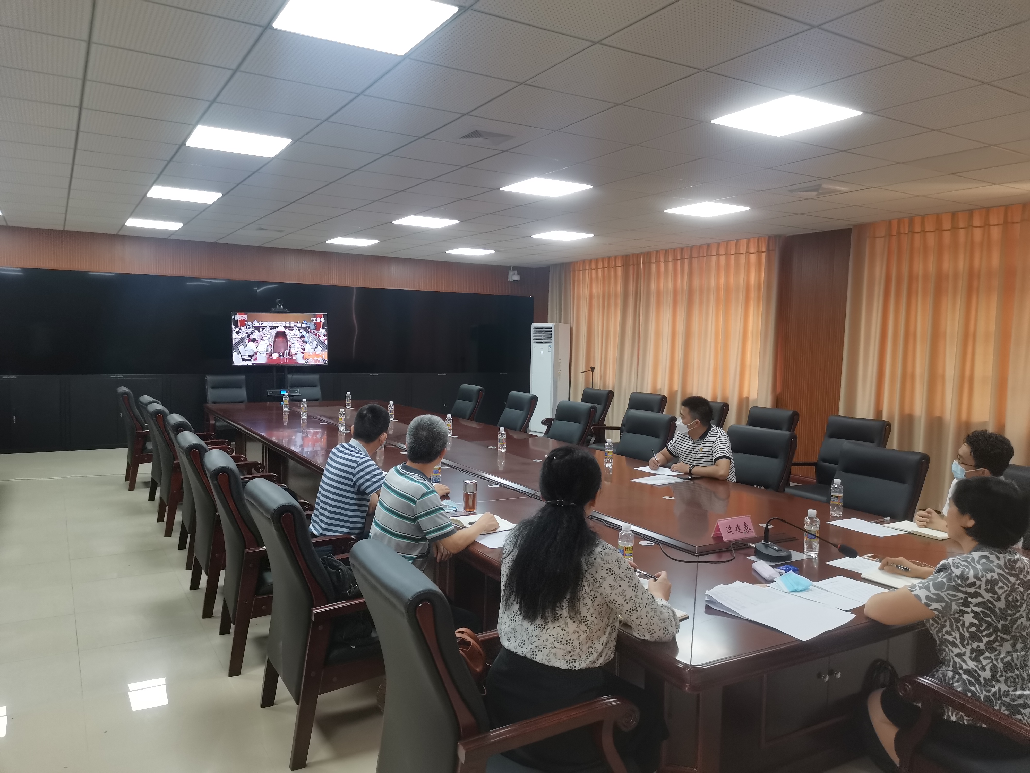 学校组织参加省政府高校毕业生就业专题会议