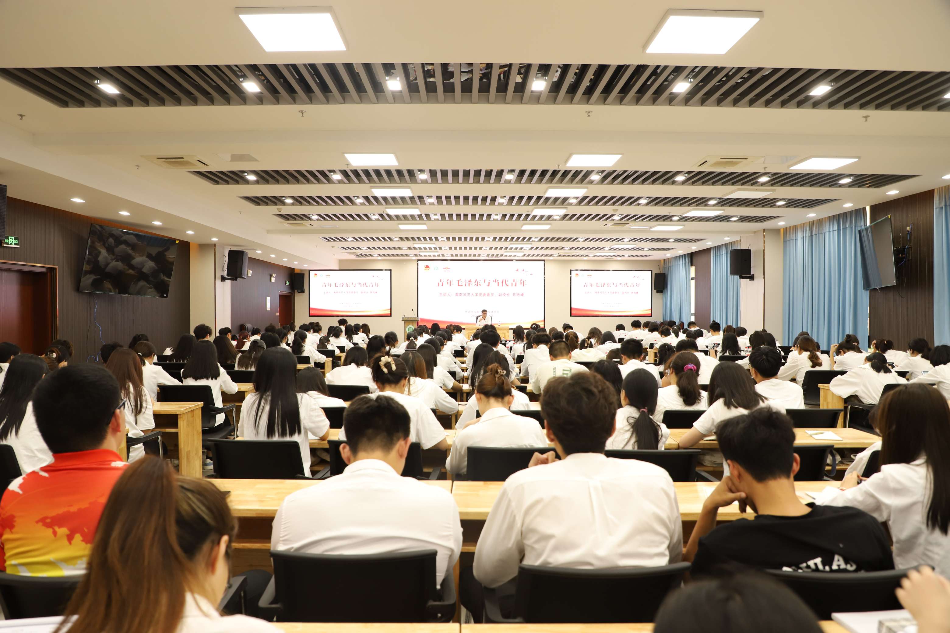 校领导为青年马克思主义者培养工程――“榕籽学堂”授课