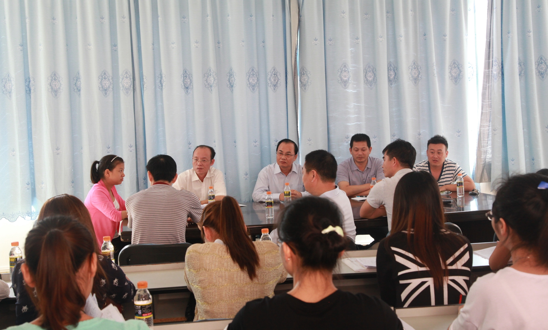 韩长日校长到临高县看望我校顶岗实习生