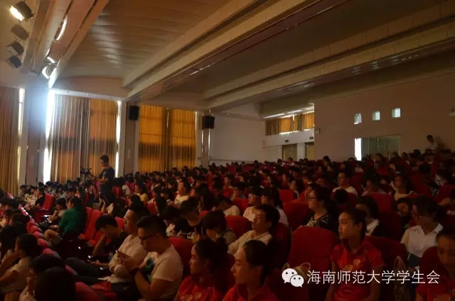 展年代风貌，抒学子情怀