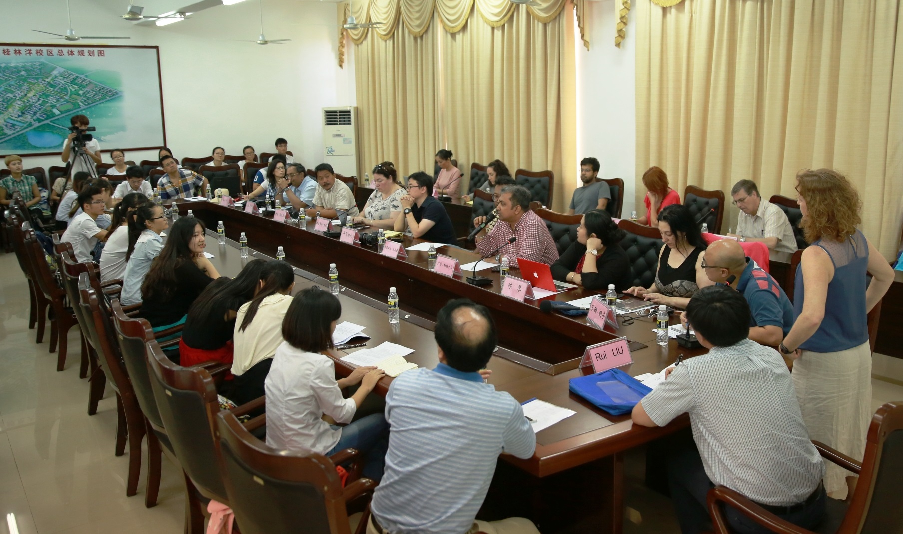 我校新闻学子与亚太多国新闻界人士座谈获特别感谢