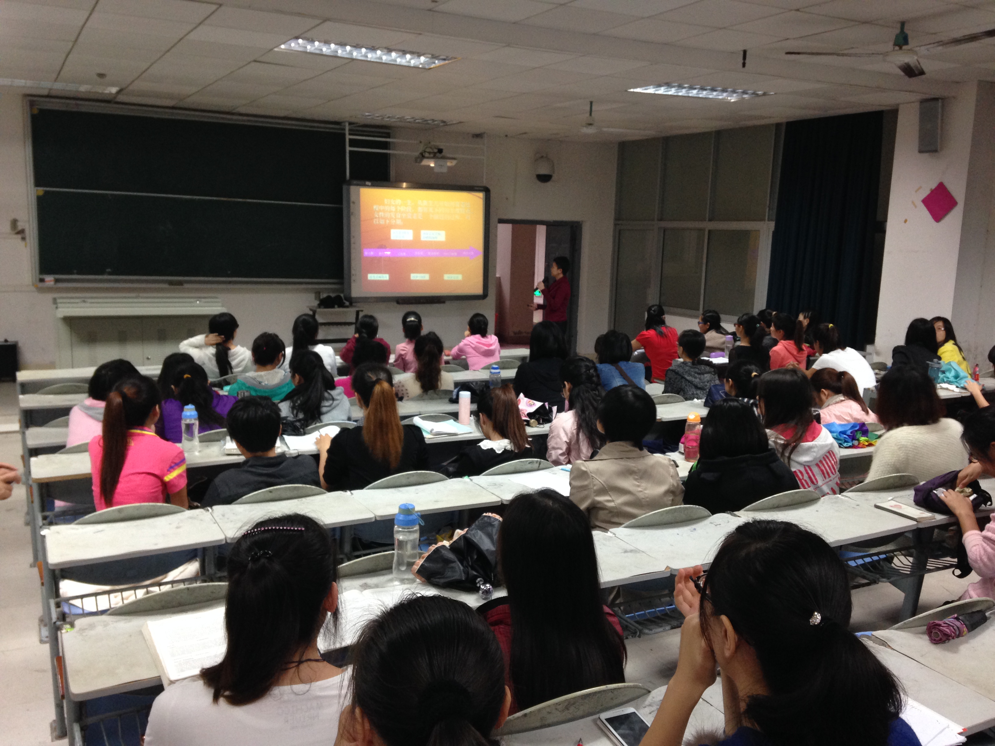 “快乐女生,健康达人”——记地理与旅游学院女性生理健康知识讲座