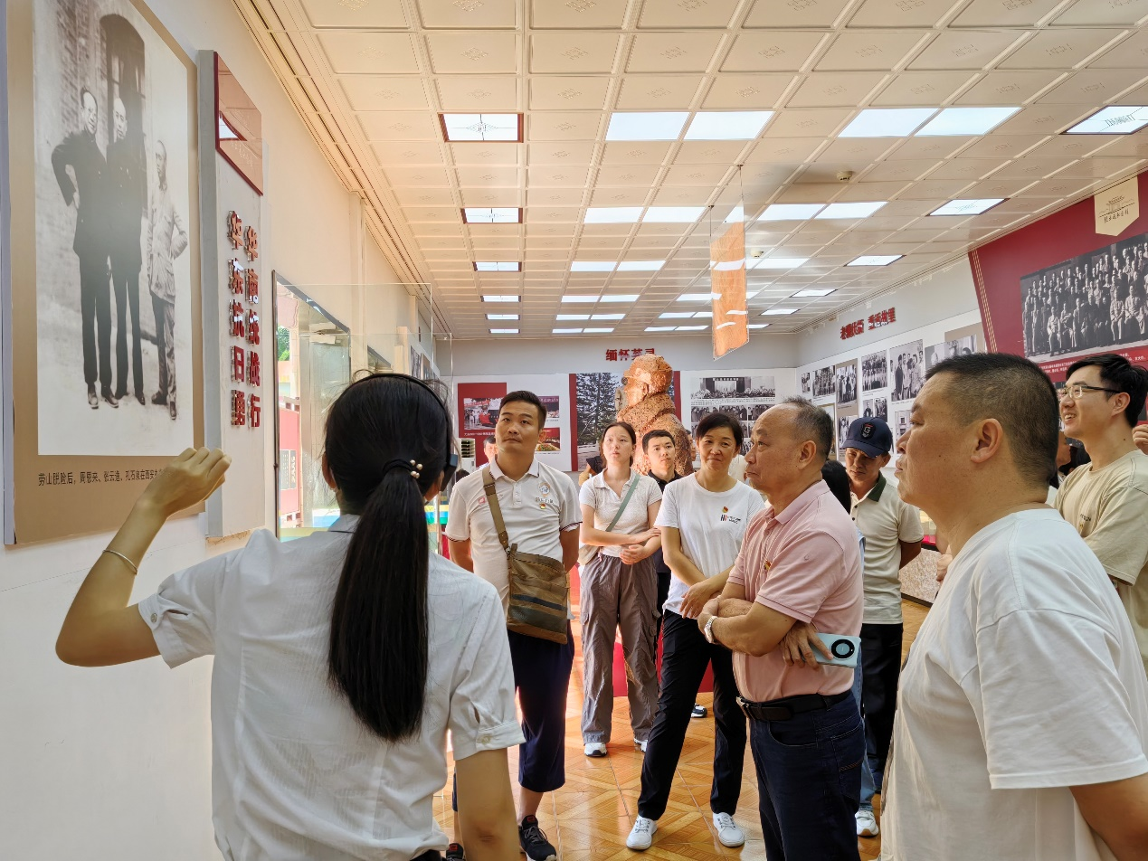 海南师范大学机关第九党支部开展“缅怀革命先烈 传承红色意志”主题党日活动