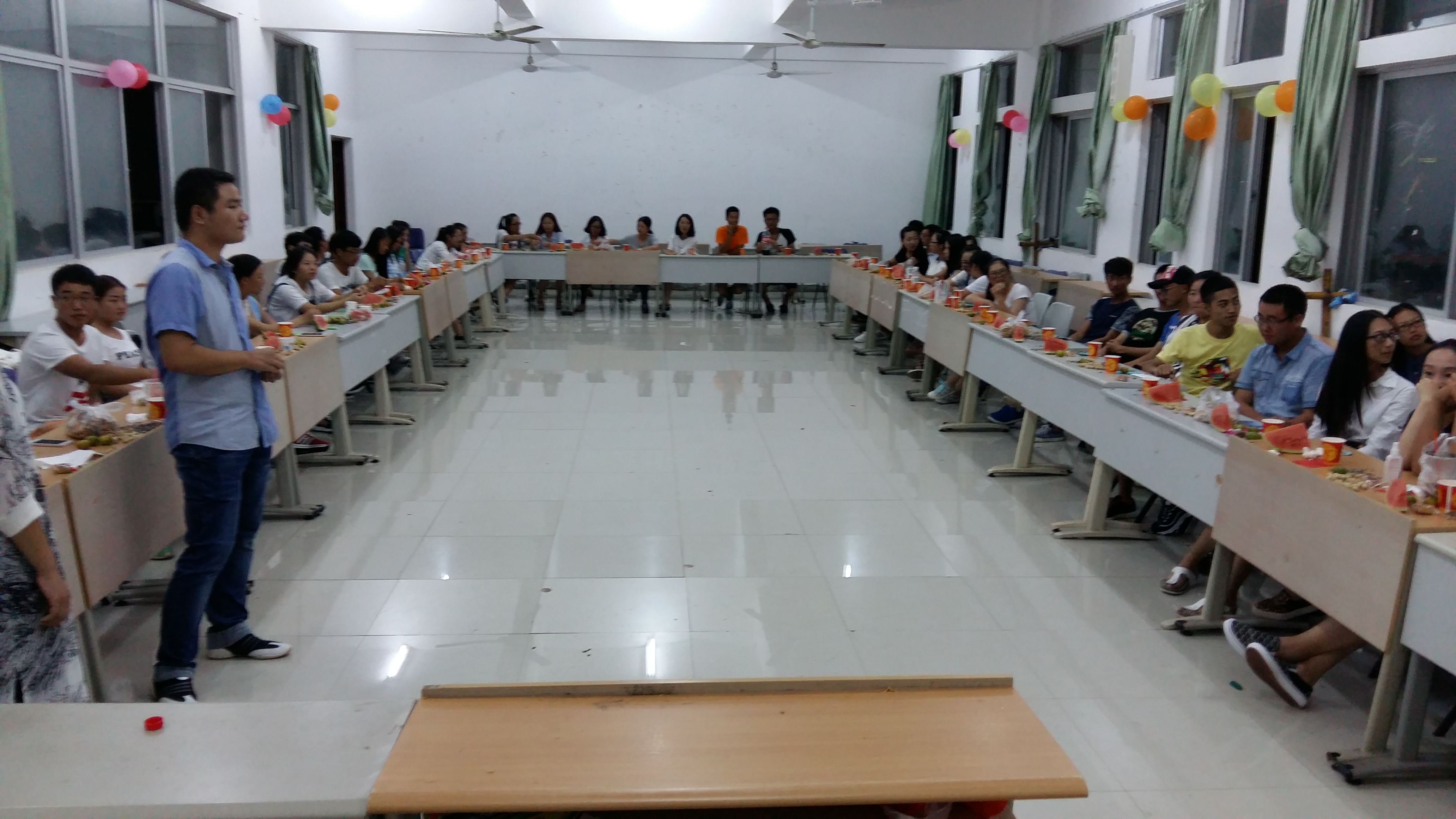 扬帆起航,经济与管理学院开展新生团辅暨中秋茶话会活动