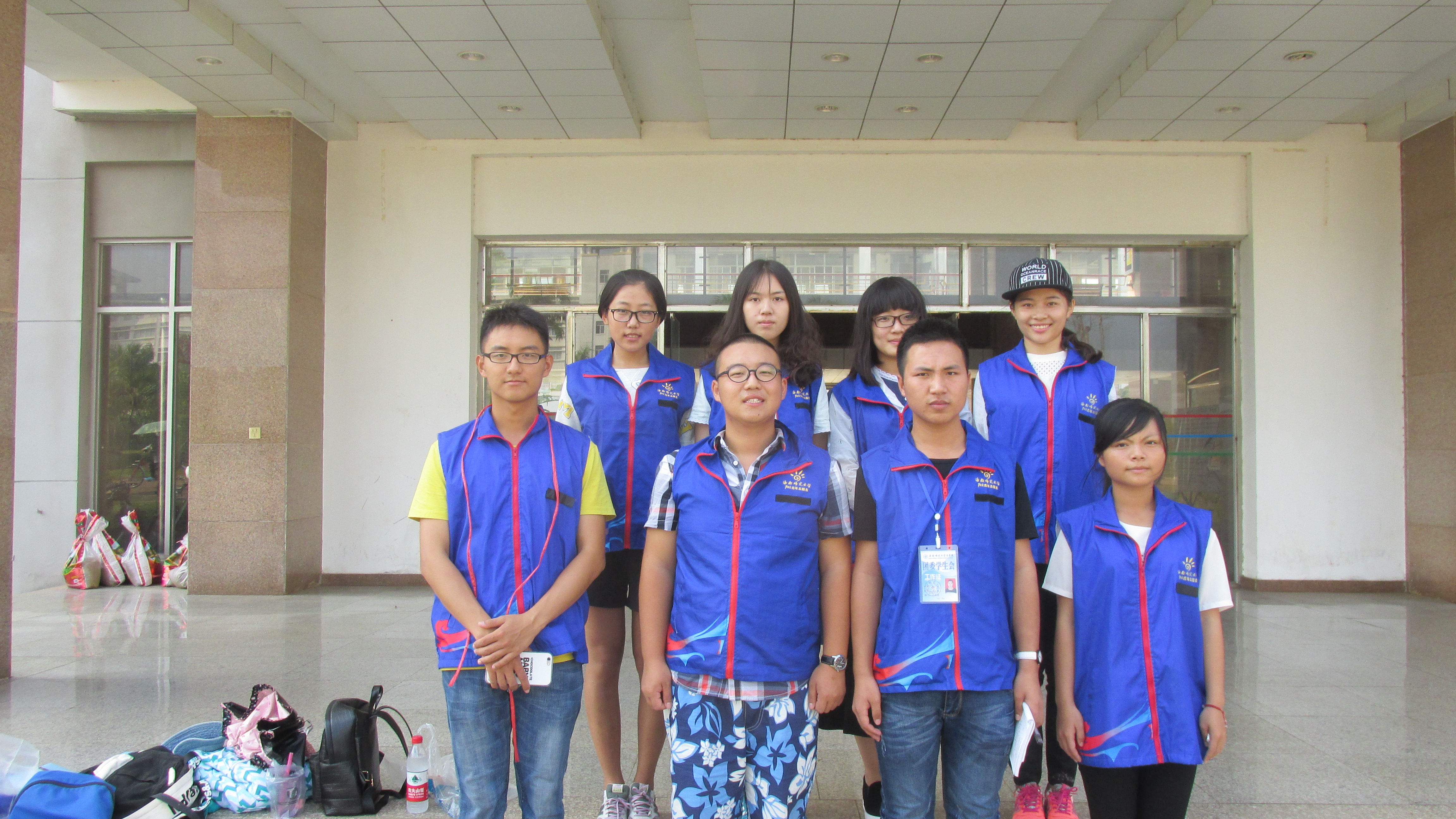 做文院主人，当双创先锋――记文学院整治教学楼卫生活动