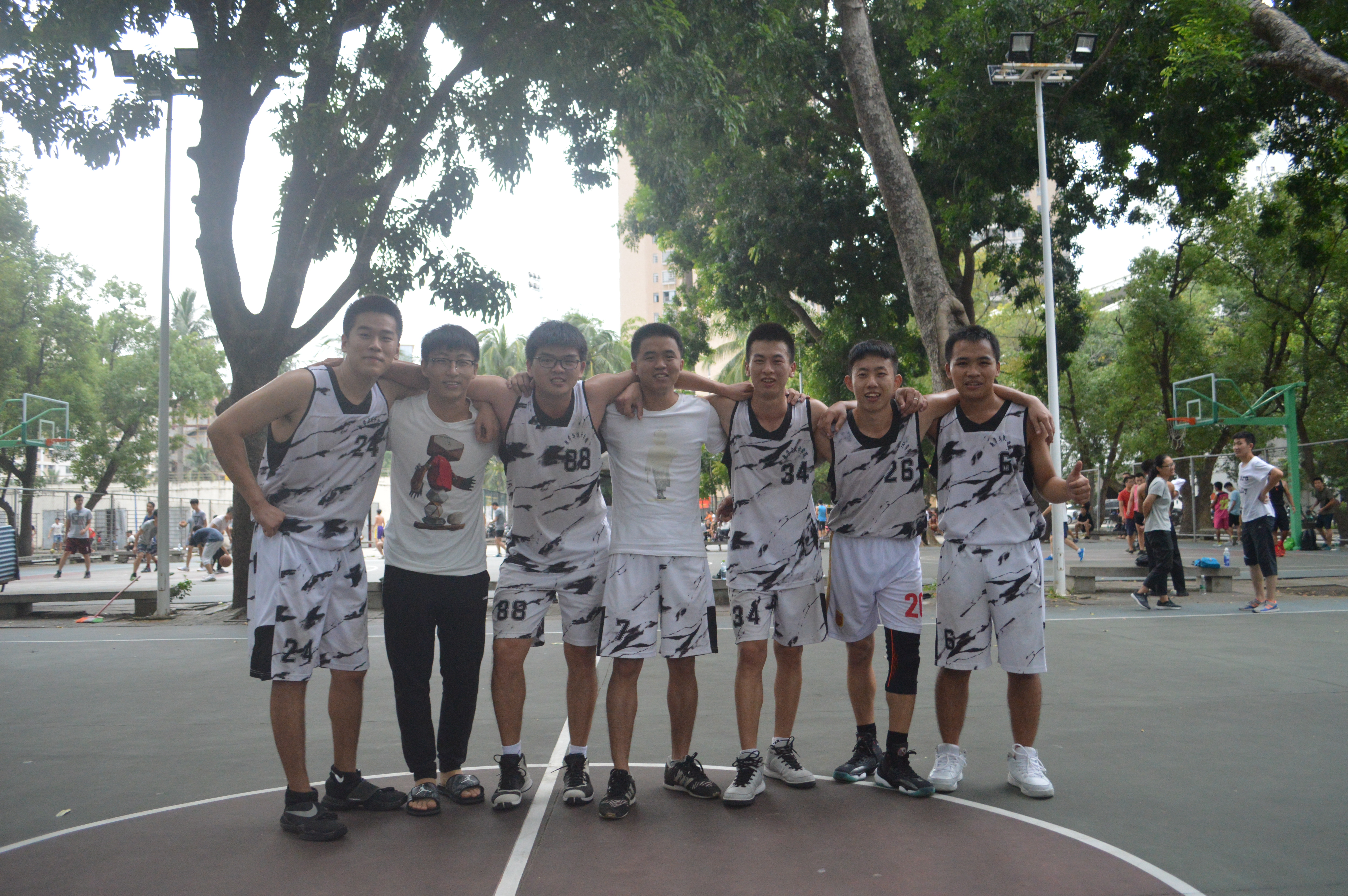 青年之声・记海南师范大学数学与统计学院 “迎新杯”篮球赛决赛