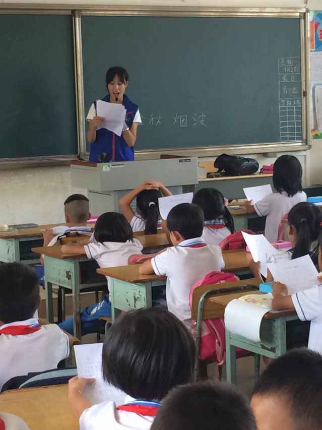 音乐学院志愿者赴秀华小学开展“双创”歌曲教唱活动