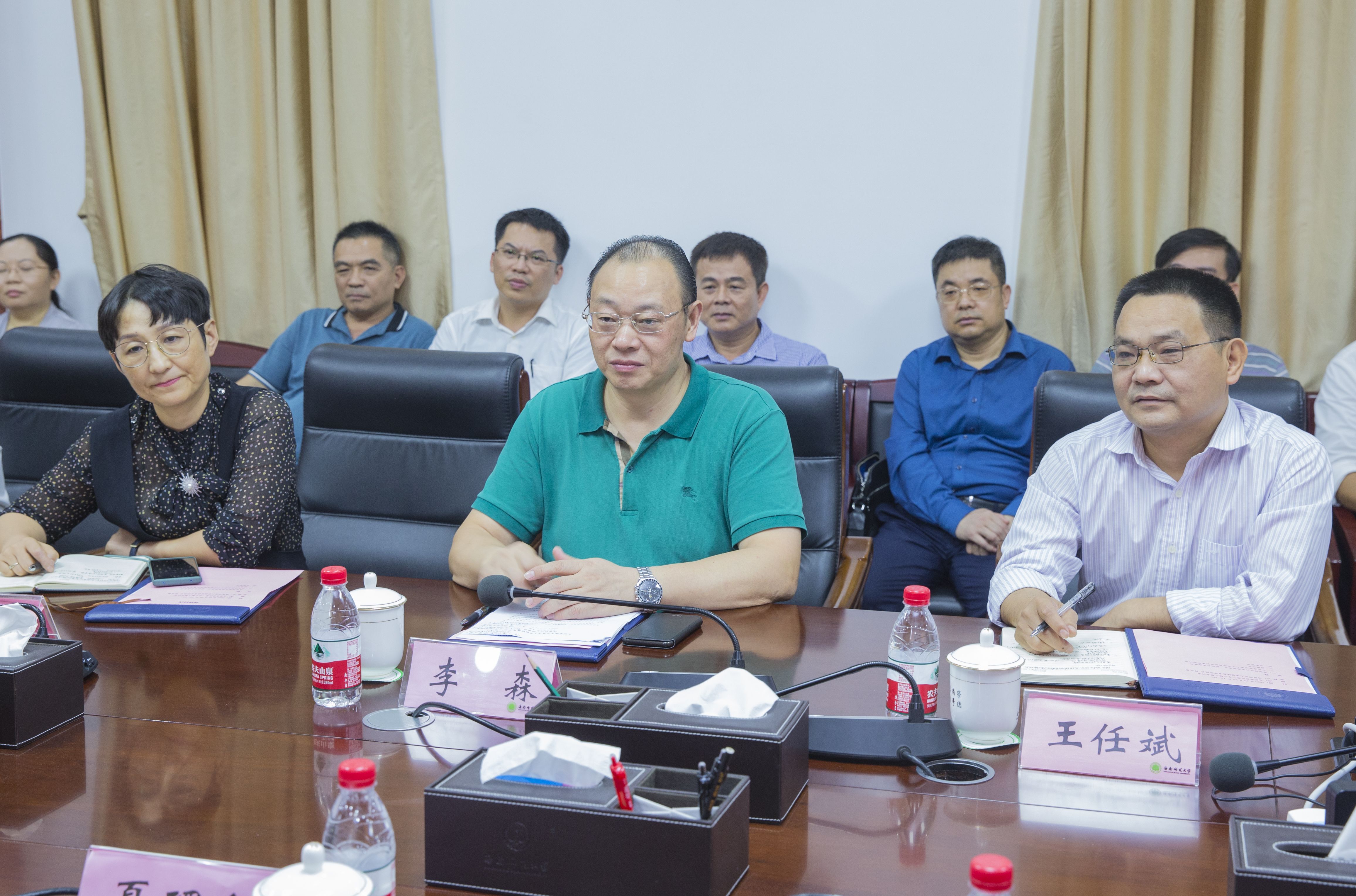 国家专业技术人员继续教育基地在我校挂牌