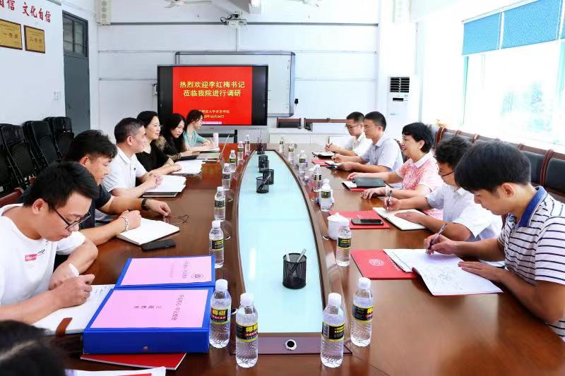 强化政治引领，推动党建和教学科研双促进双提高--李红梅到基层开展“双带头人”专题调研