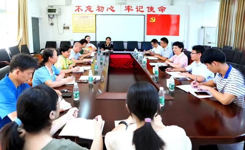 强化政治引领，推动党建和教学科研双促进双提高--李红梅到基层开展“双带头人”专题调研