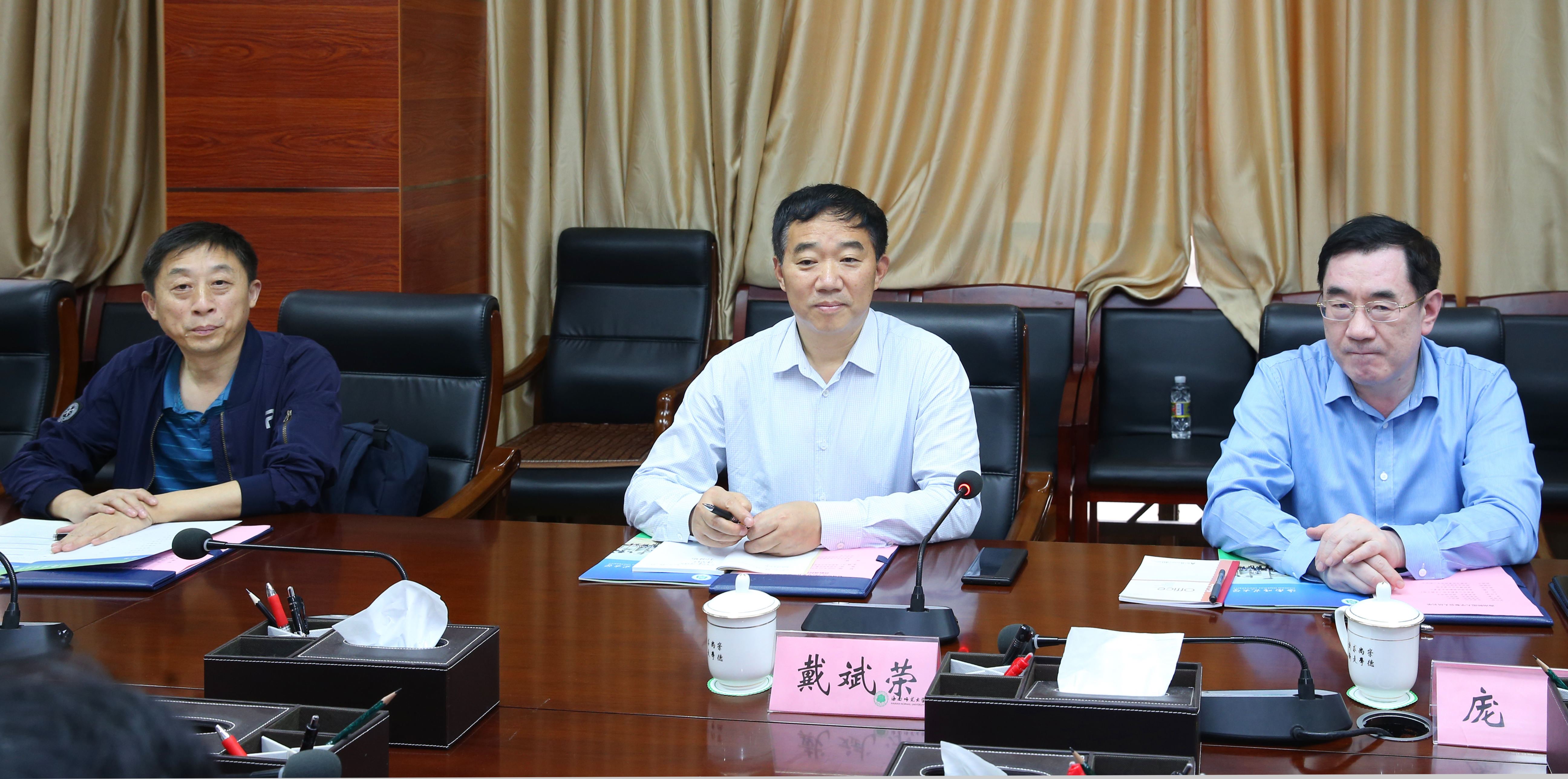 盐城师范学院党委书记戴斌荣一行来我校调研