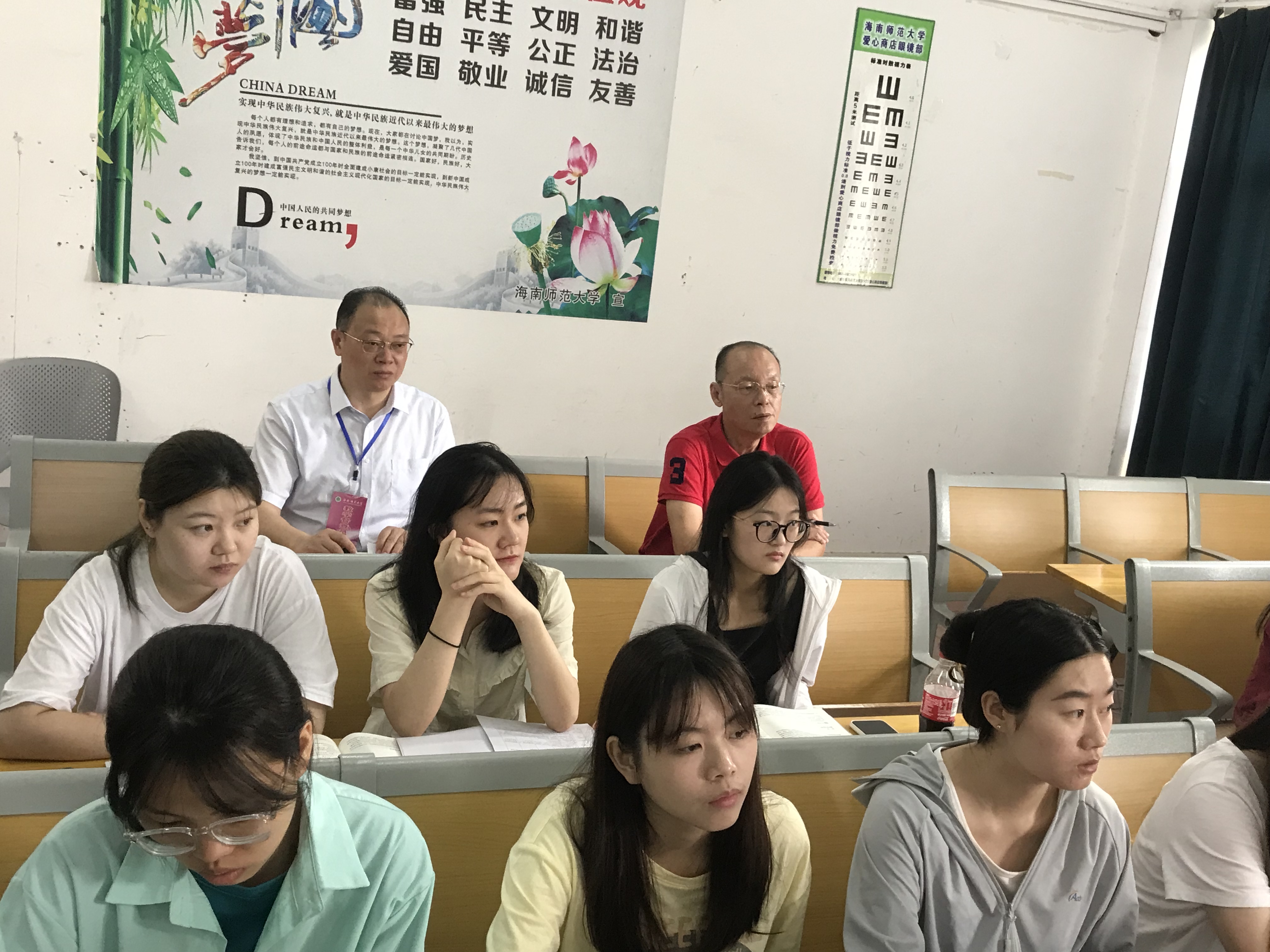 校领导到教学一线听课看课