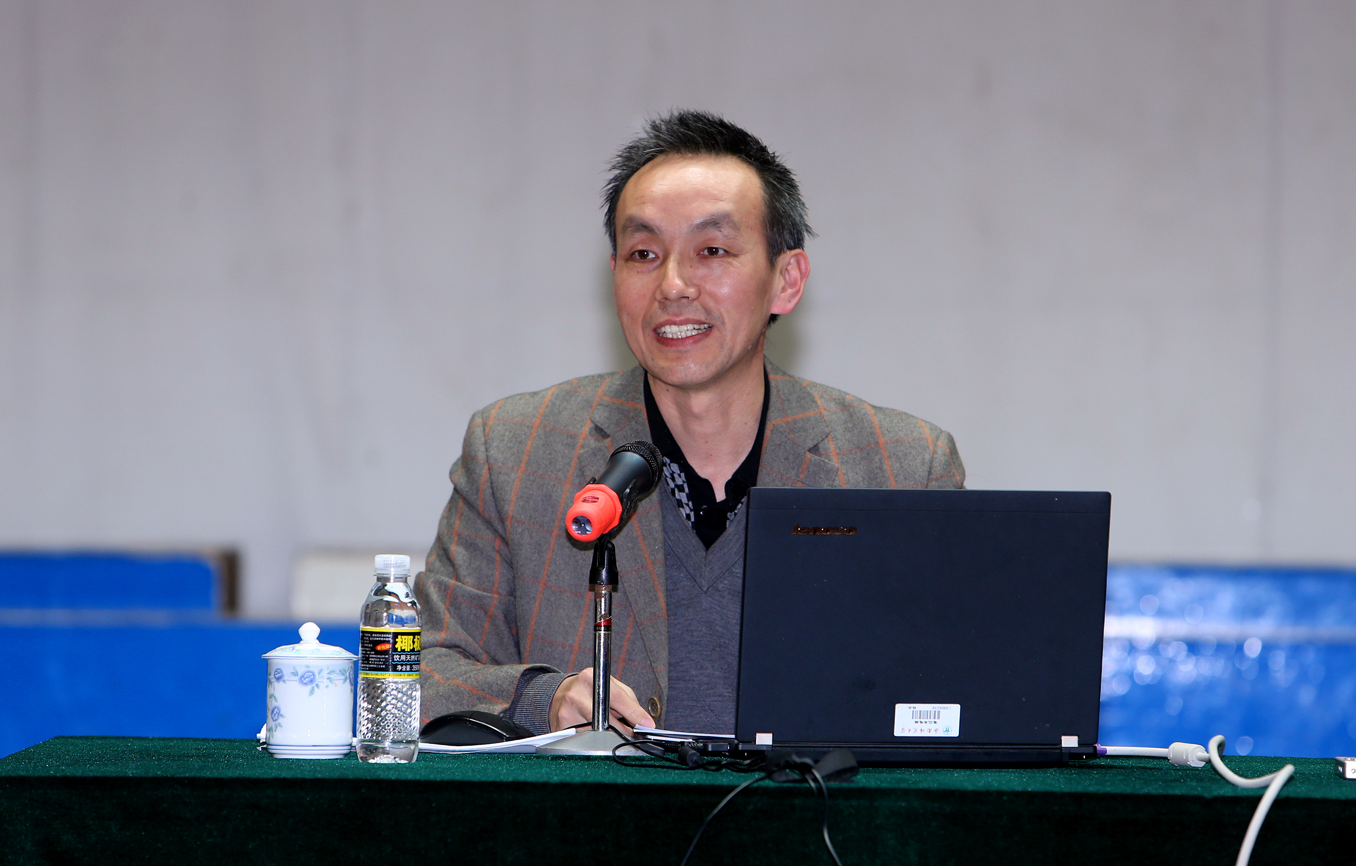 我校举行学习贯彻《准则》《条例》专题辅导报告会