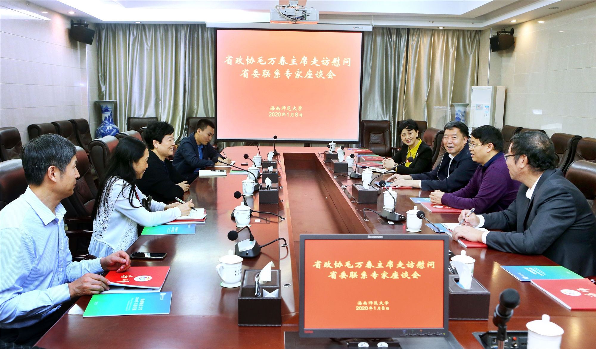 省政协主席毛万春走访慰问我校省委联系专家