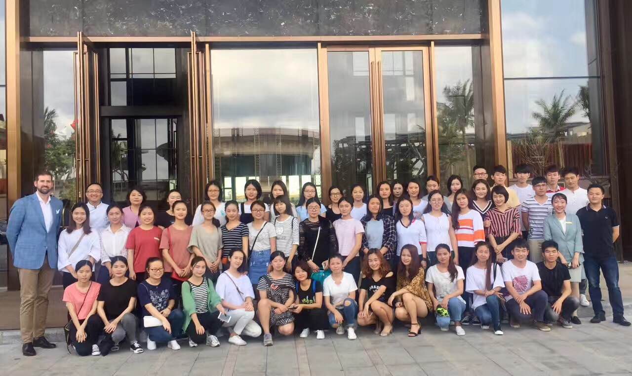 青年之声·旅游学院组织学生赴海口丽思卡尔顿酒店见习