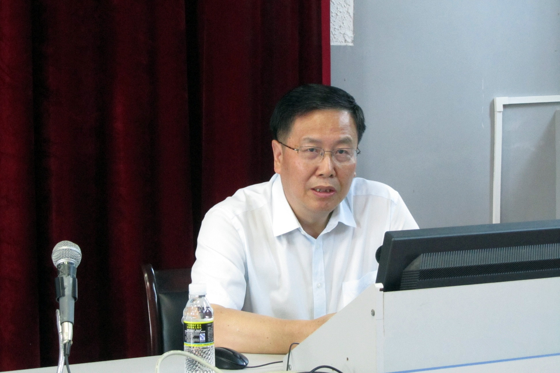 第二届研究生学术论坛开幕 彭京宜作首场学术报告