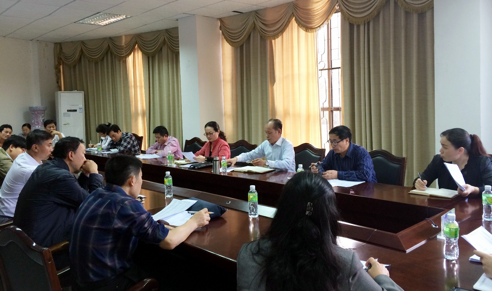 我校召开教师教育改革专题研讨会