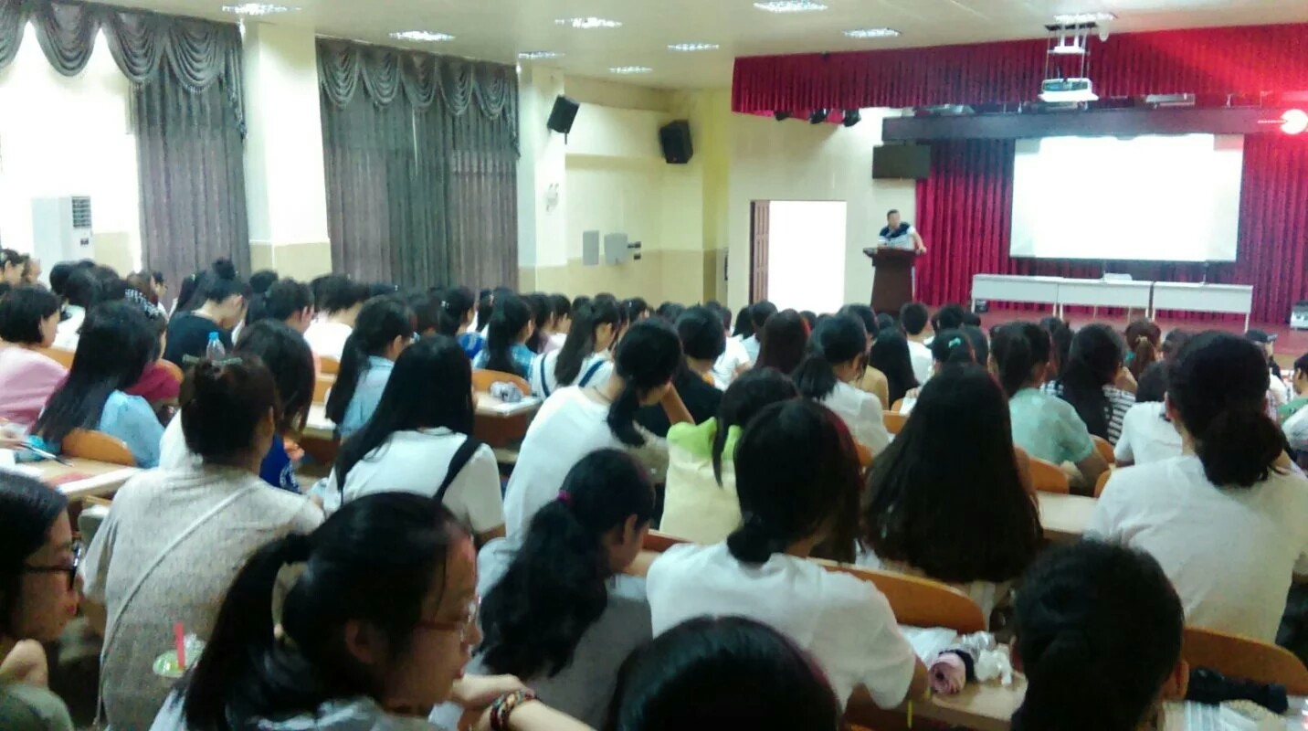 警钟在心，安全随行――记外国语学院召开2015级新生安全教育会议