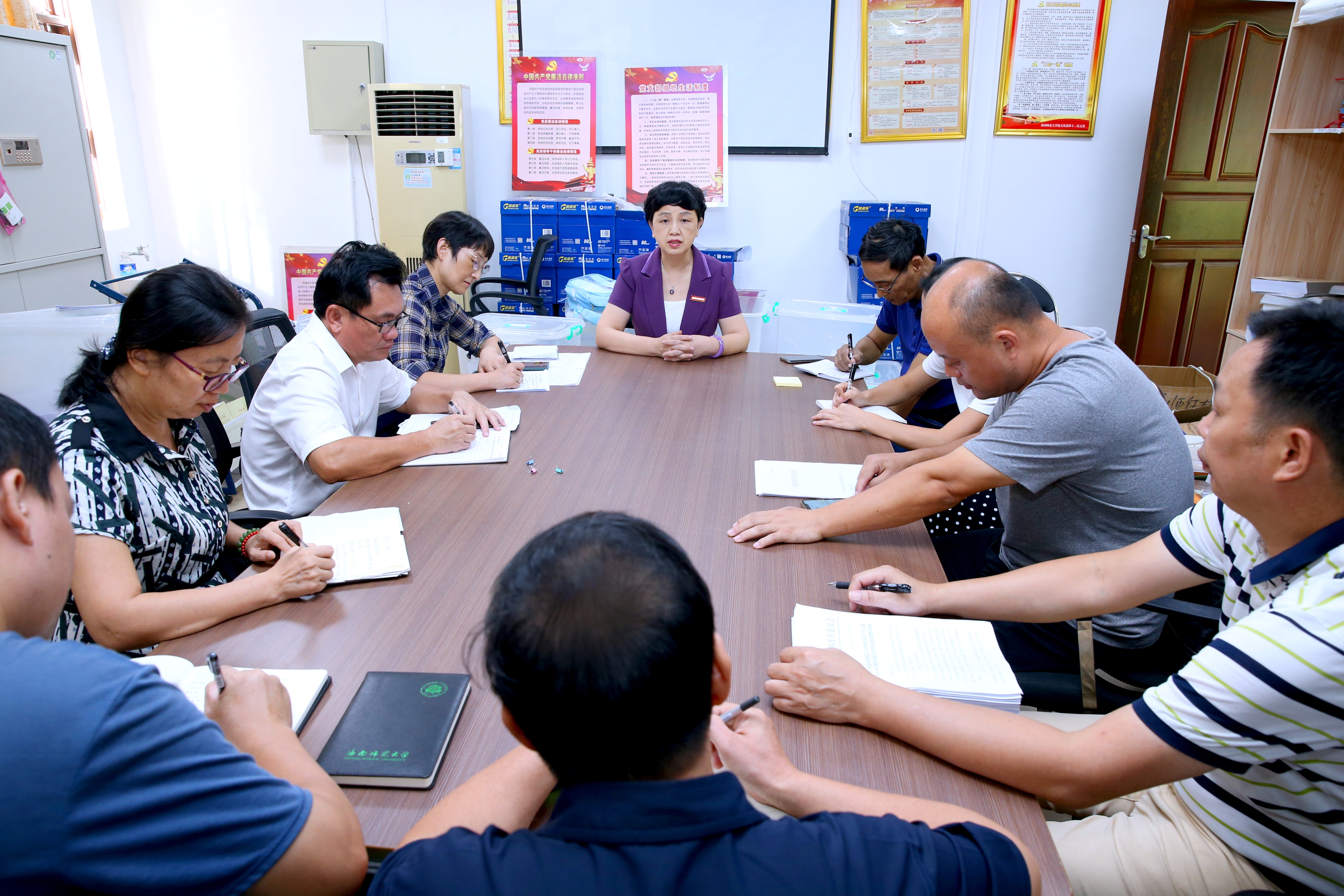 李红梅到基建处检查党建和廉政工作