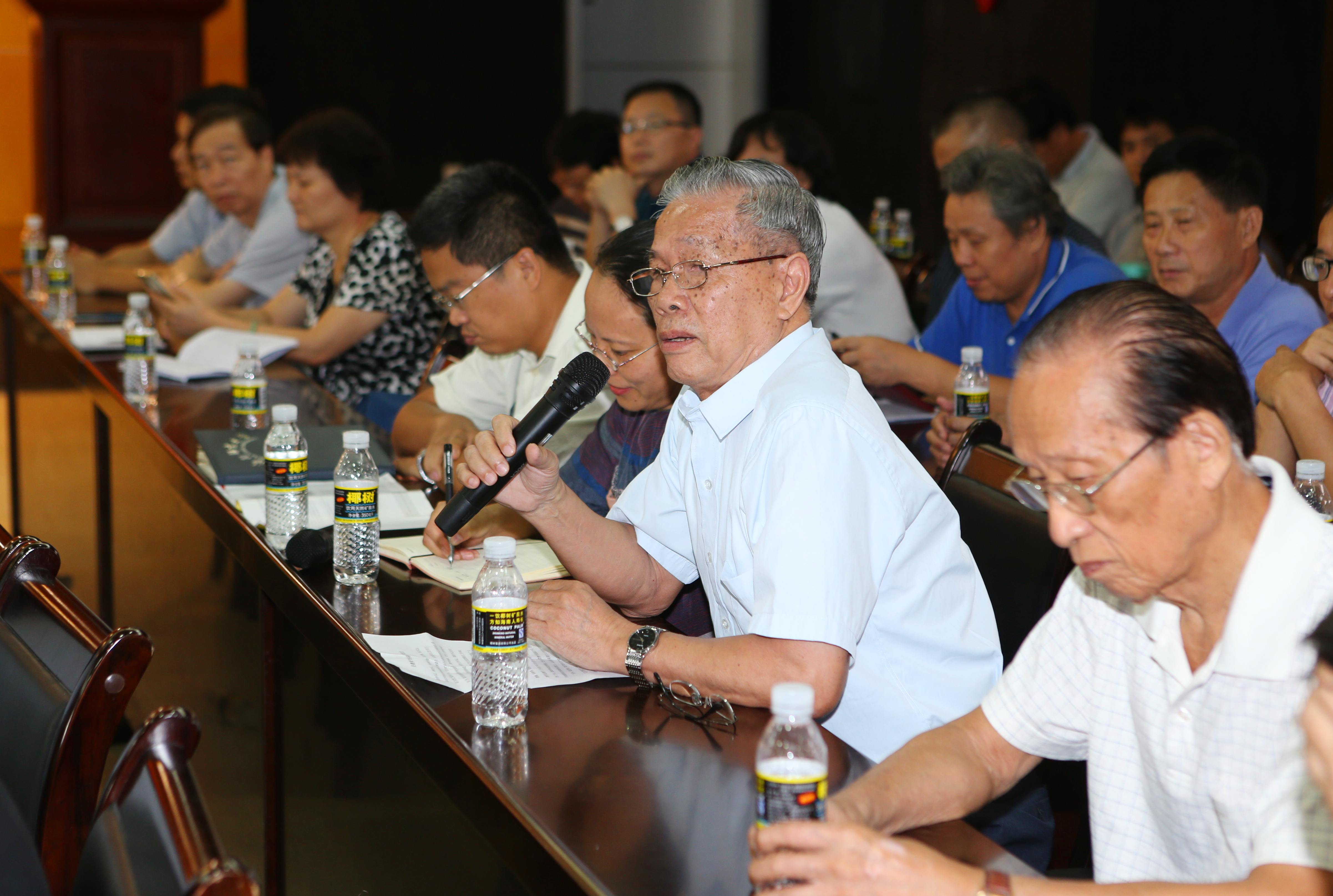 我校召开座谈会庆祝第三十二个教师节