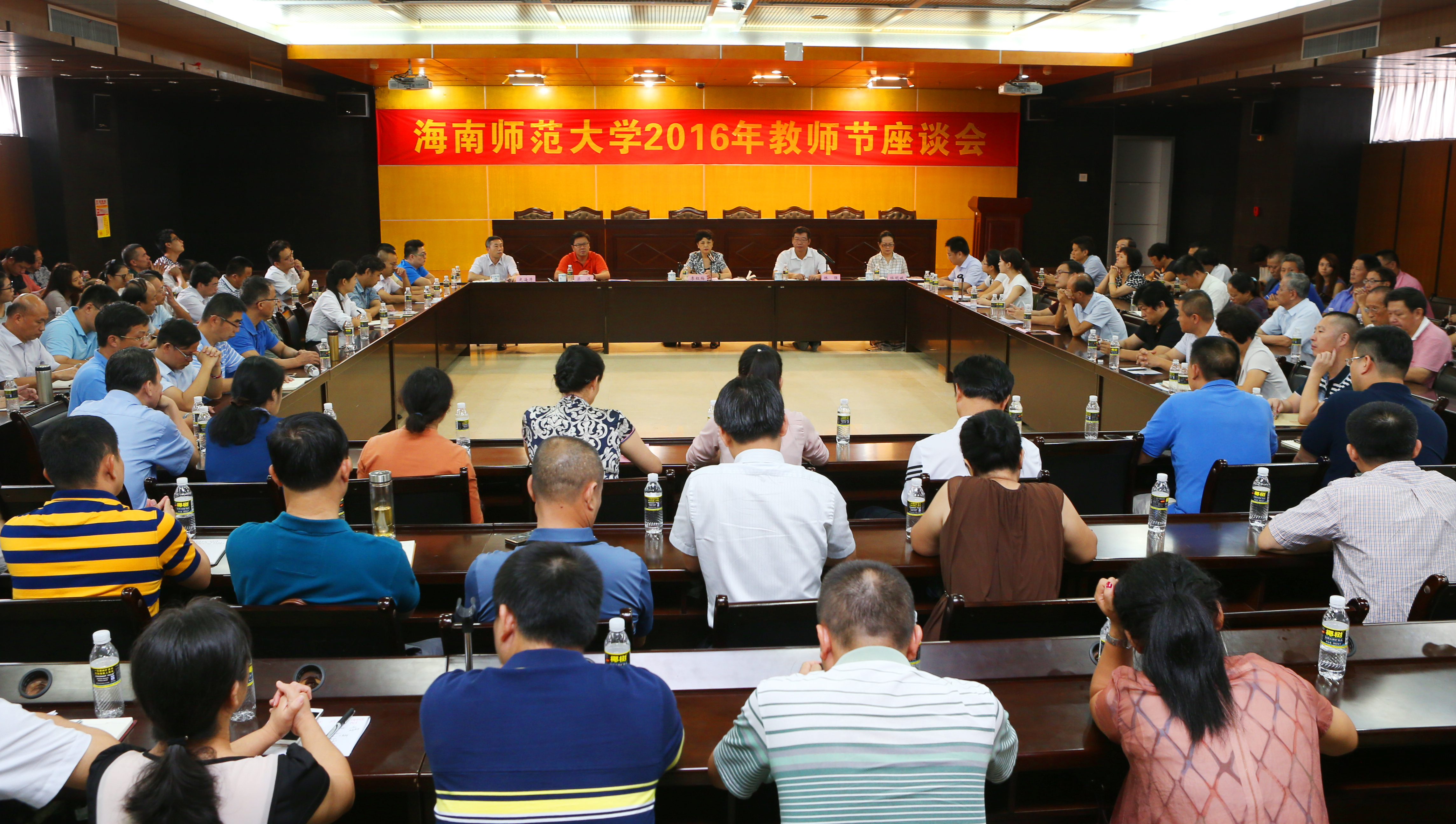 我校召开座谈会庆祝第三十二个教师节