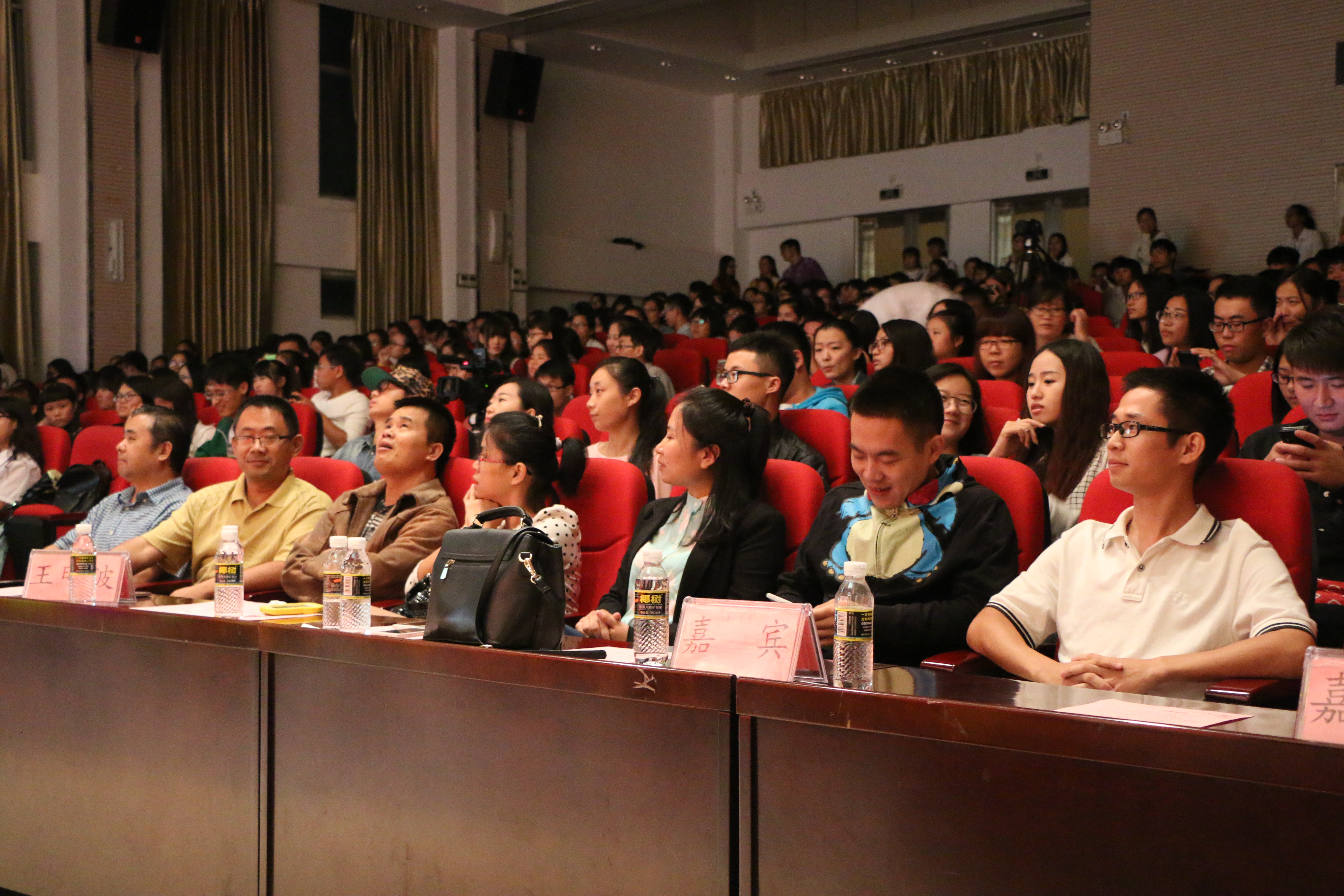 椰风夏韵，青春展航――记文学院迎接2015级新生文艺晚会