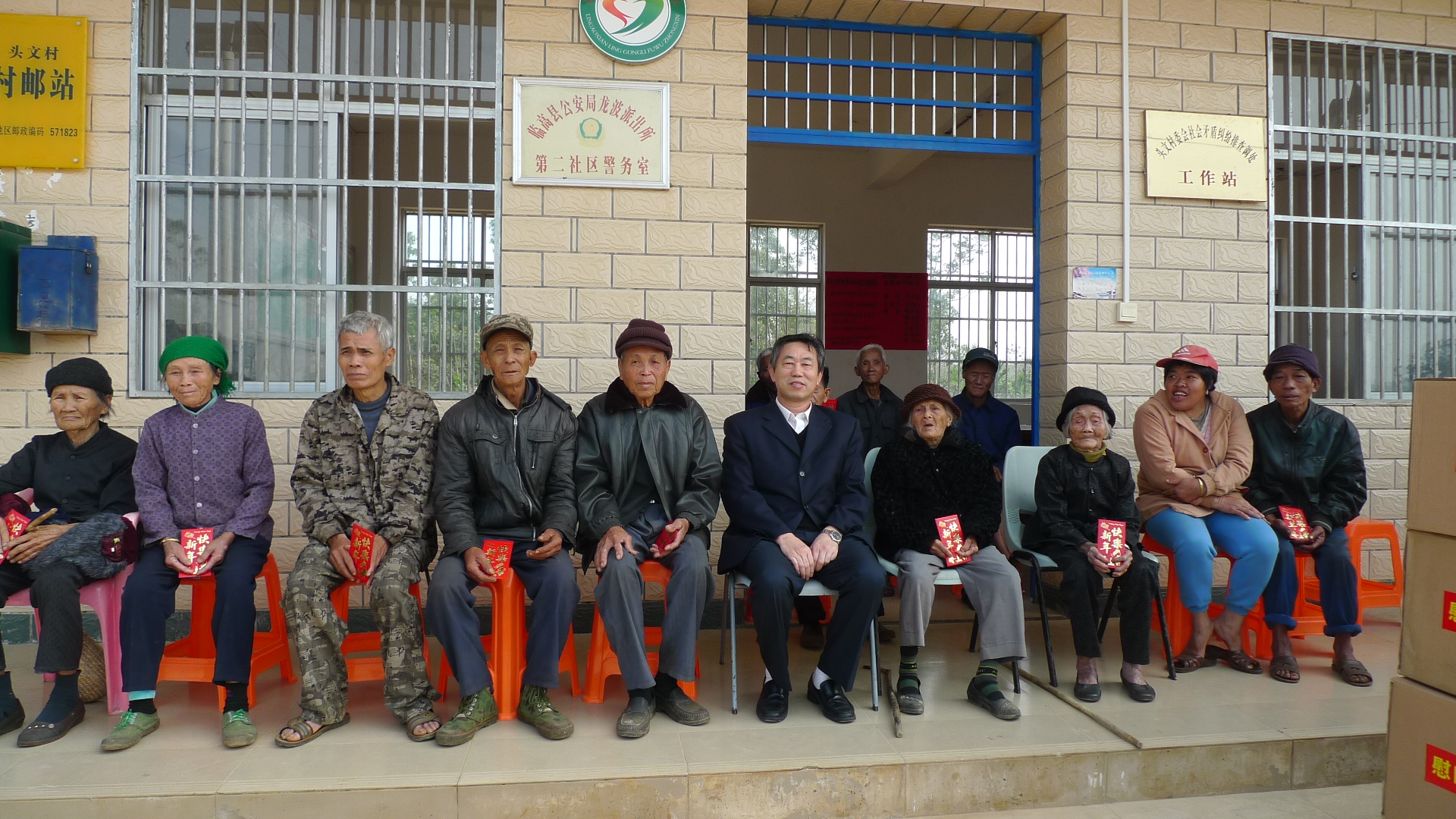 校领导节前赴临高慰问贫困户