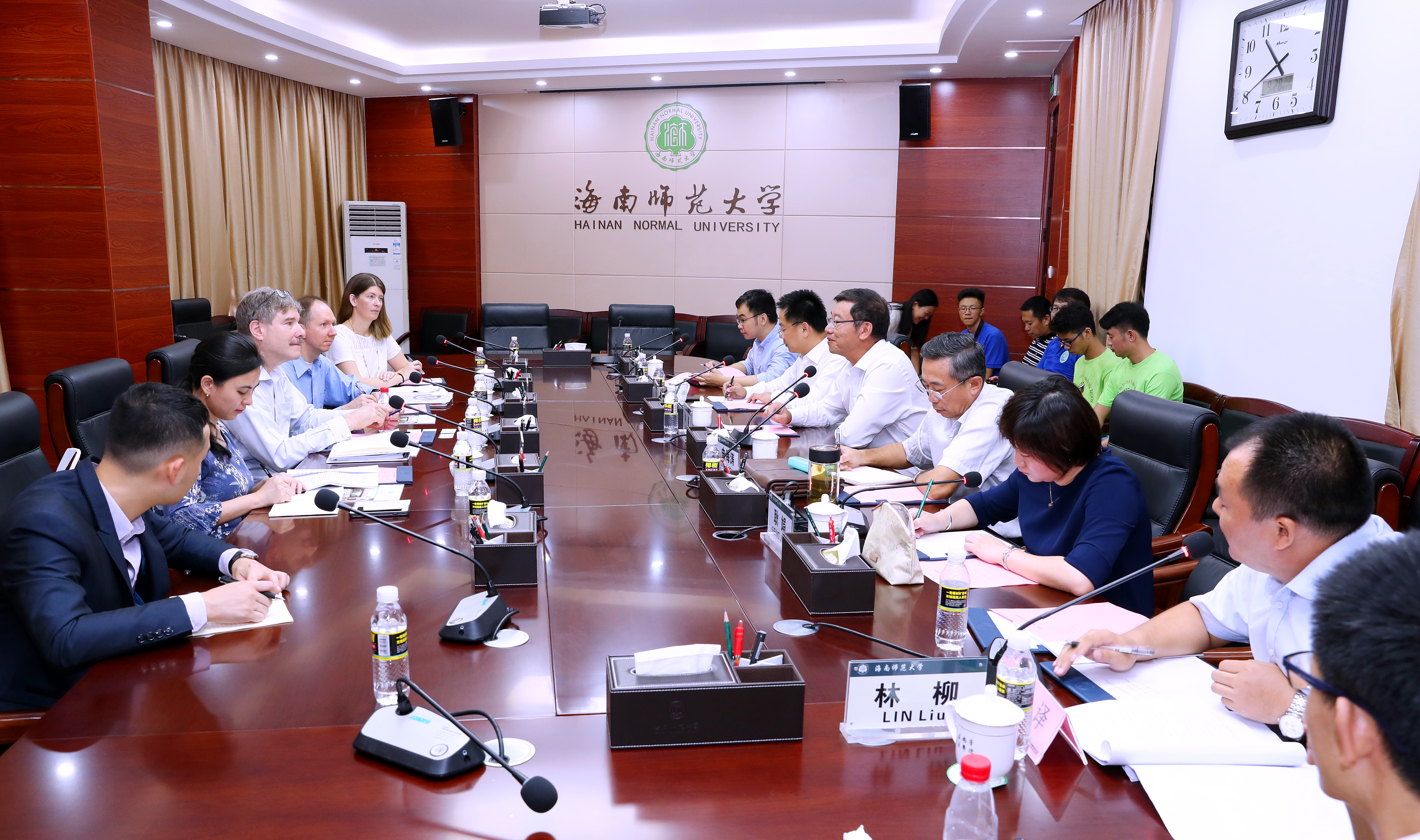 美国驻广州总领事馆访问我校