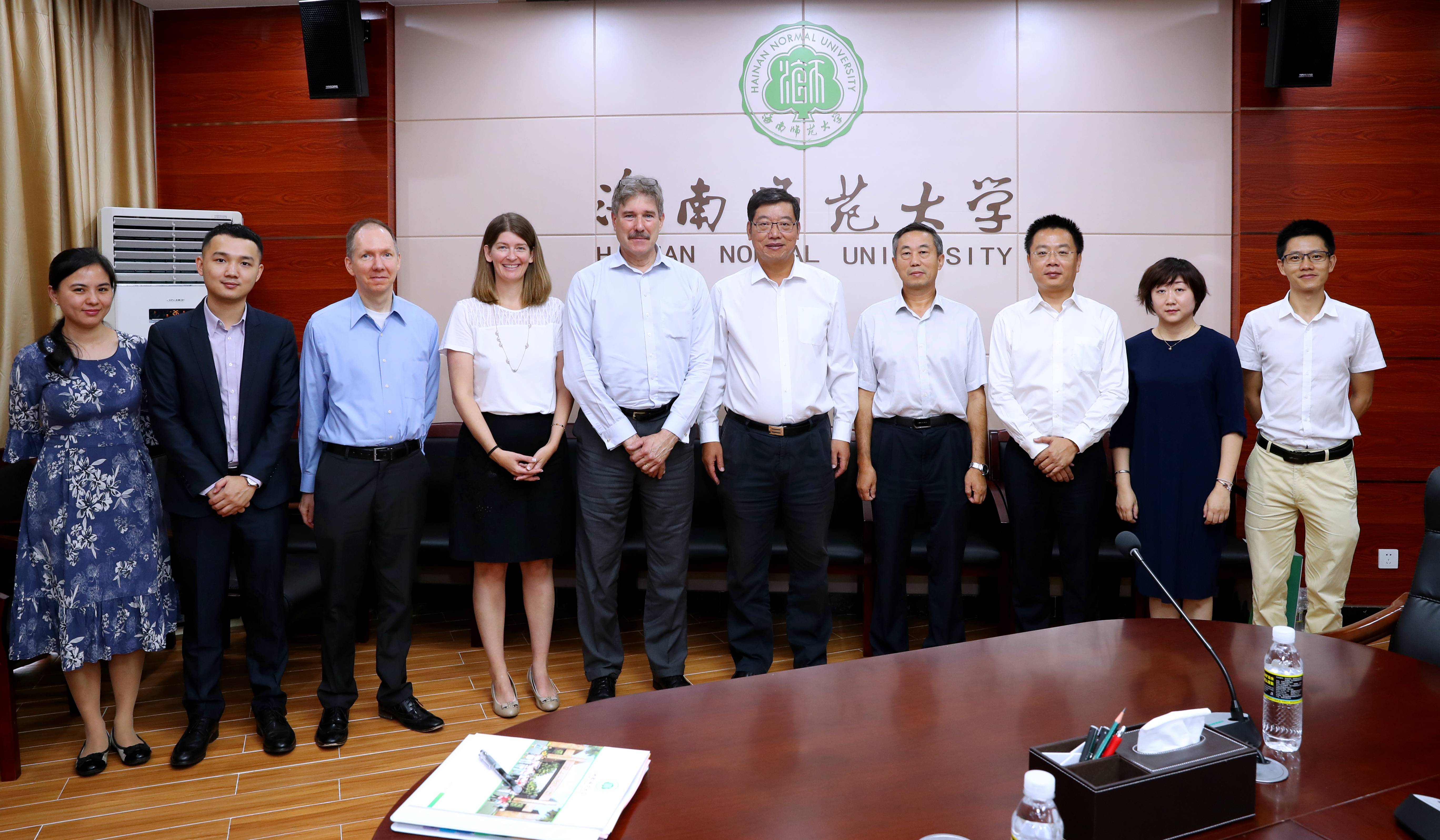 美国驻广州总领事馆访问我校