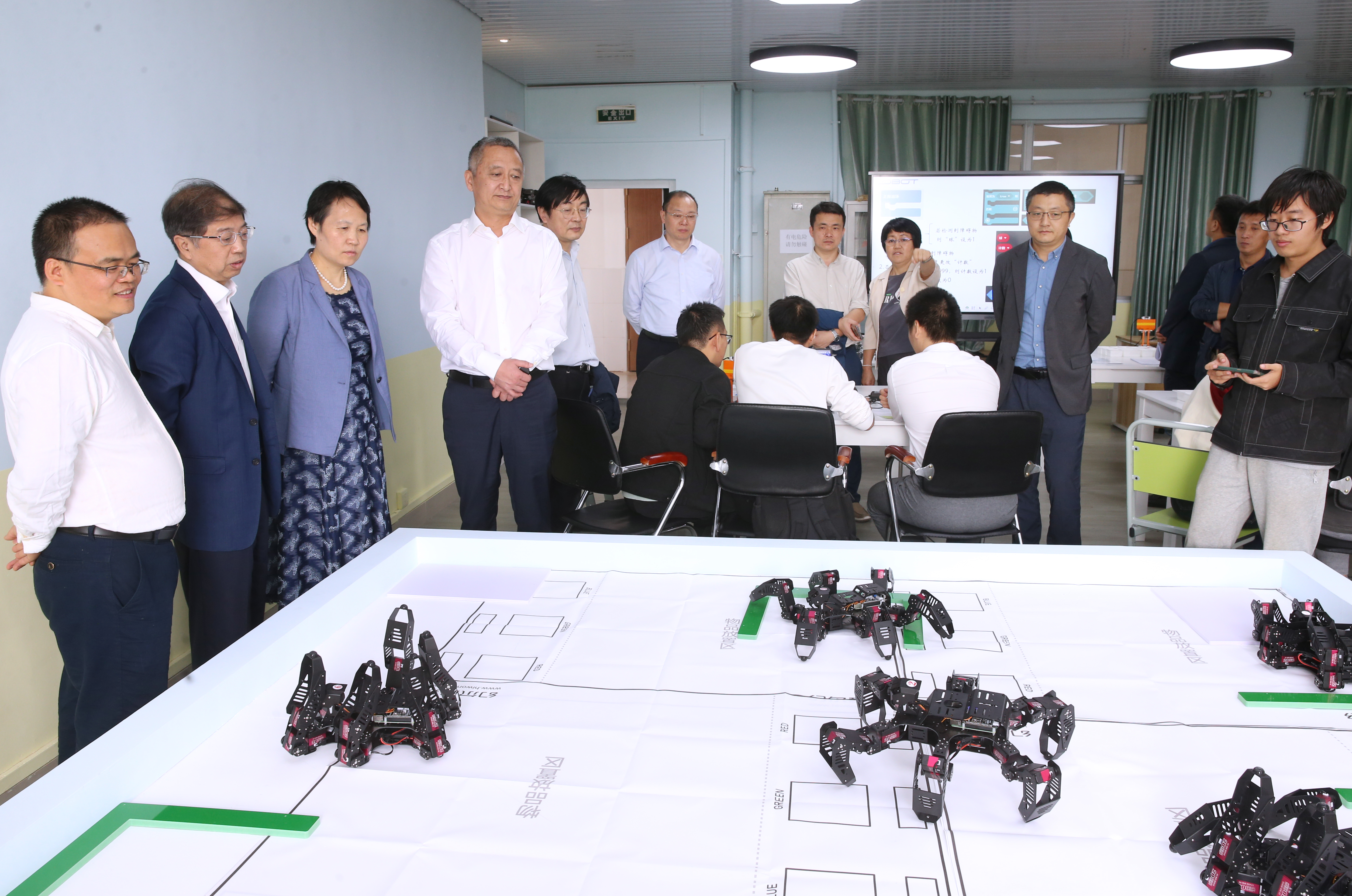 我校数据科学与智慧教育教育部重点实验室顺利通过验收